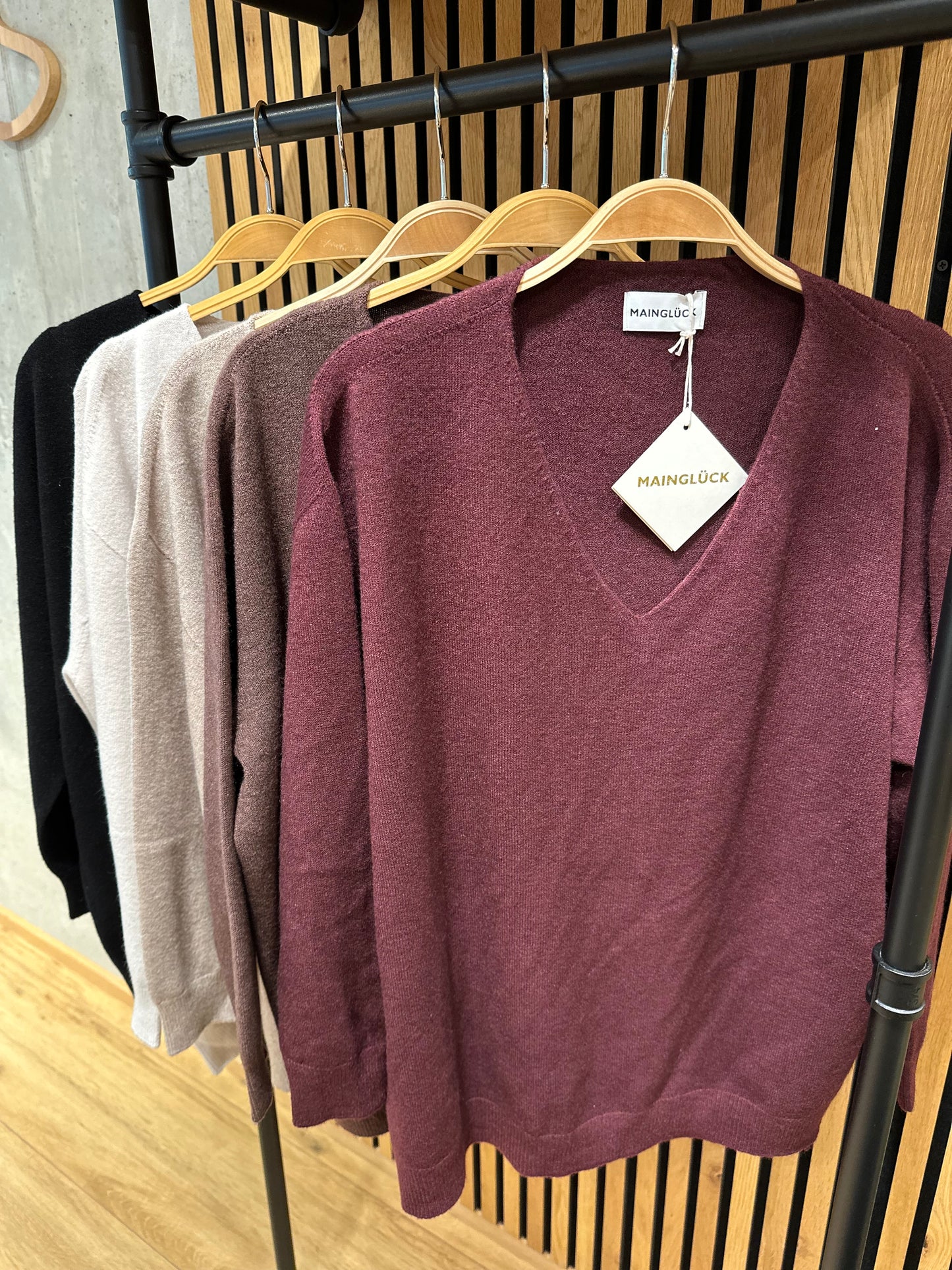 MG-Pulli "Madita V-Neck" - Versch. Farben