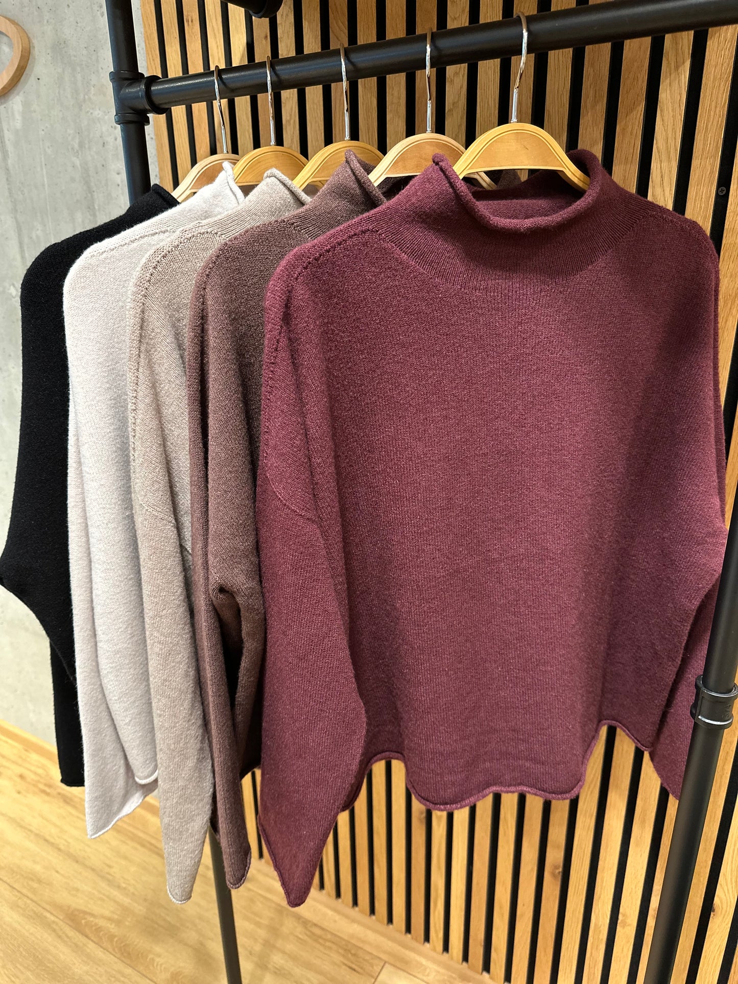 MG-Pulli "Mona Rollkante Stehkragen" - Versch. Farben