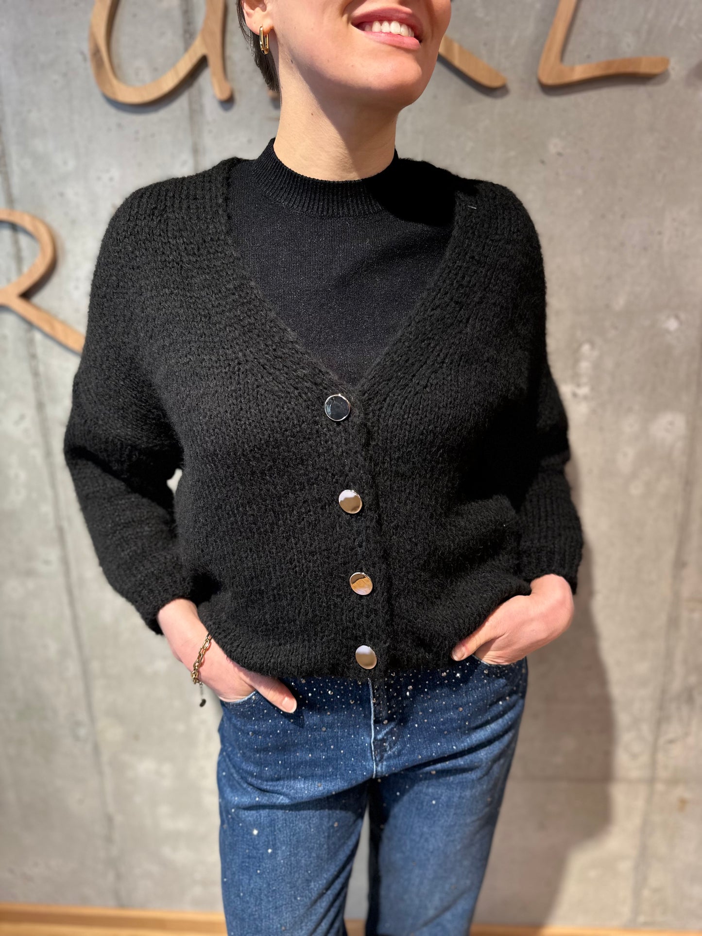 Strickjacke "Sonja mit Goldknöpfen" - Versch. Farben