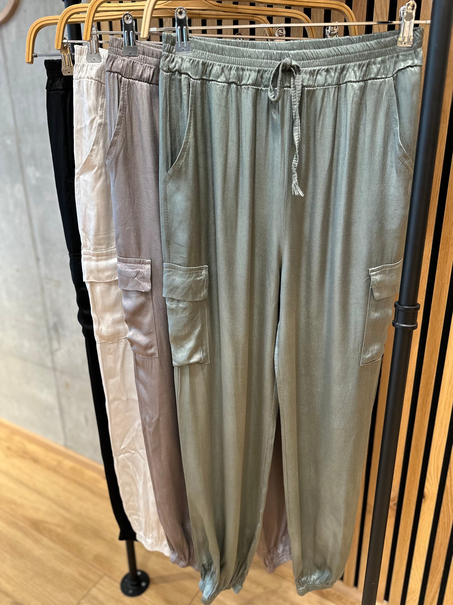 Hose "Henna glänzend" - Versch. Farben
