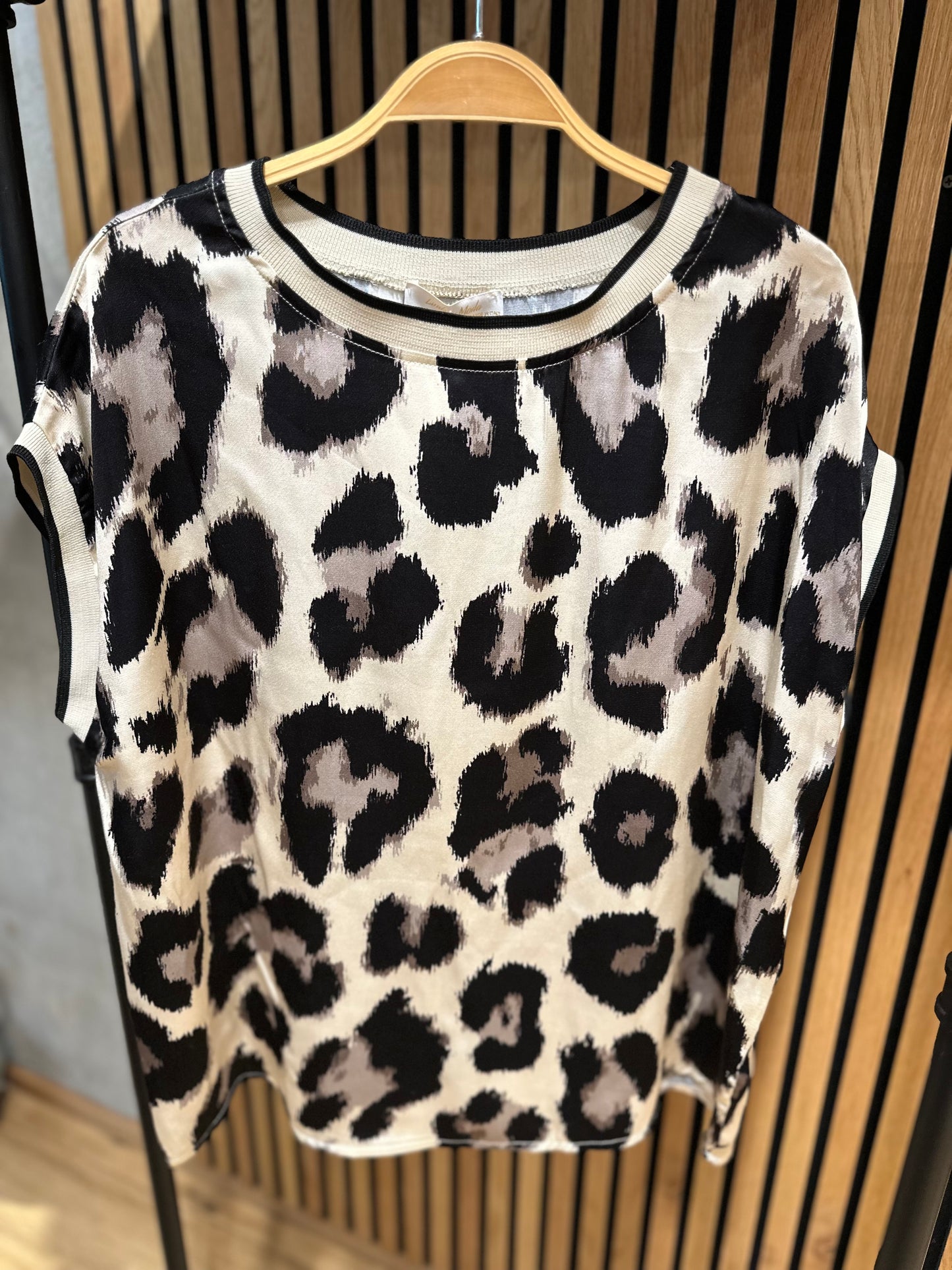 Leo-Shirt "Lila gestreifter Rand" BeigeSchwarzTaupe