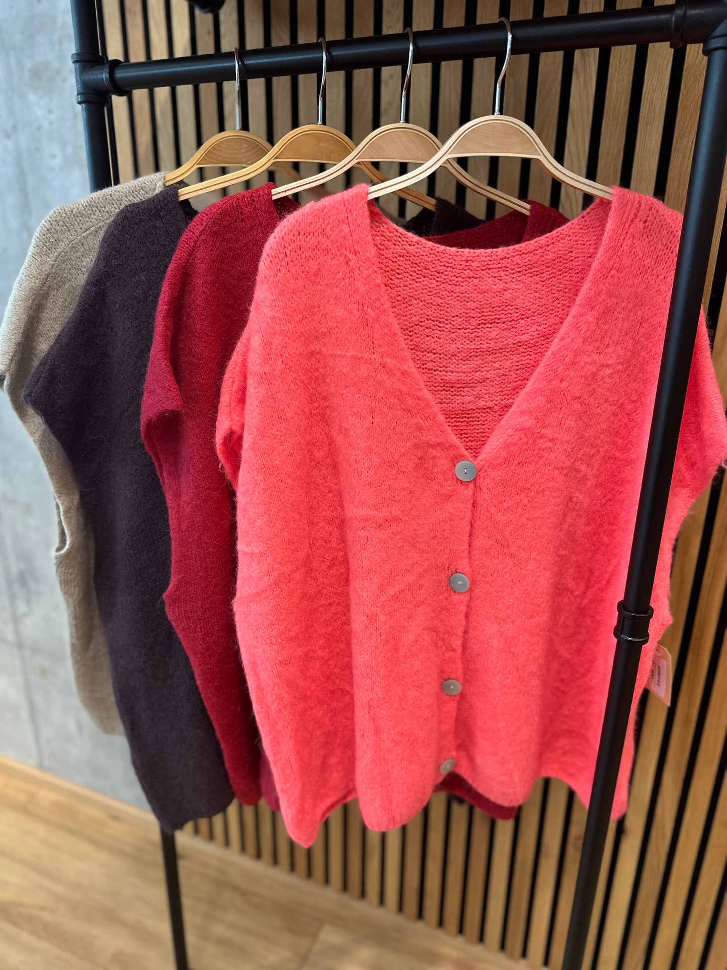 Strickjacke "Stanja ohne Arm" - Versch. Farben