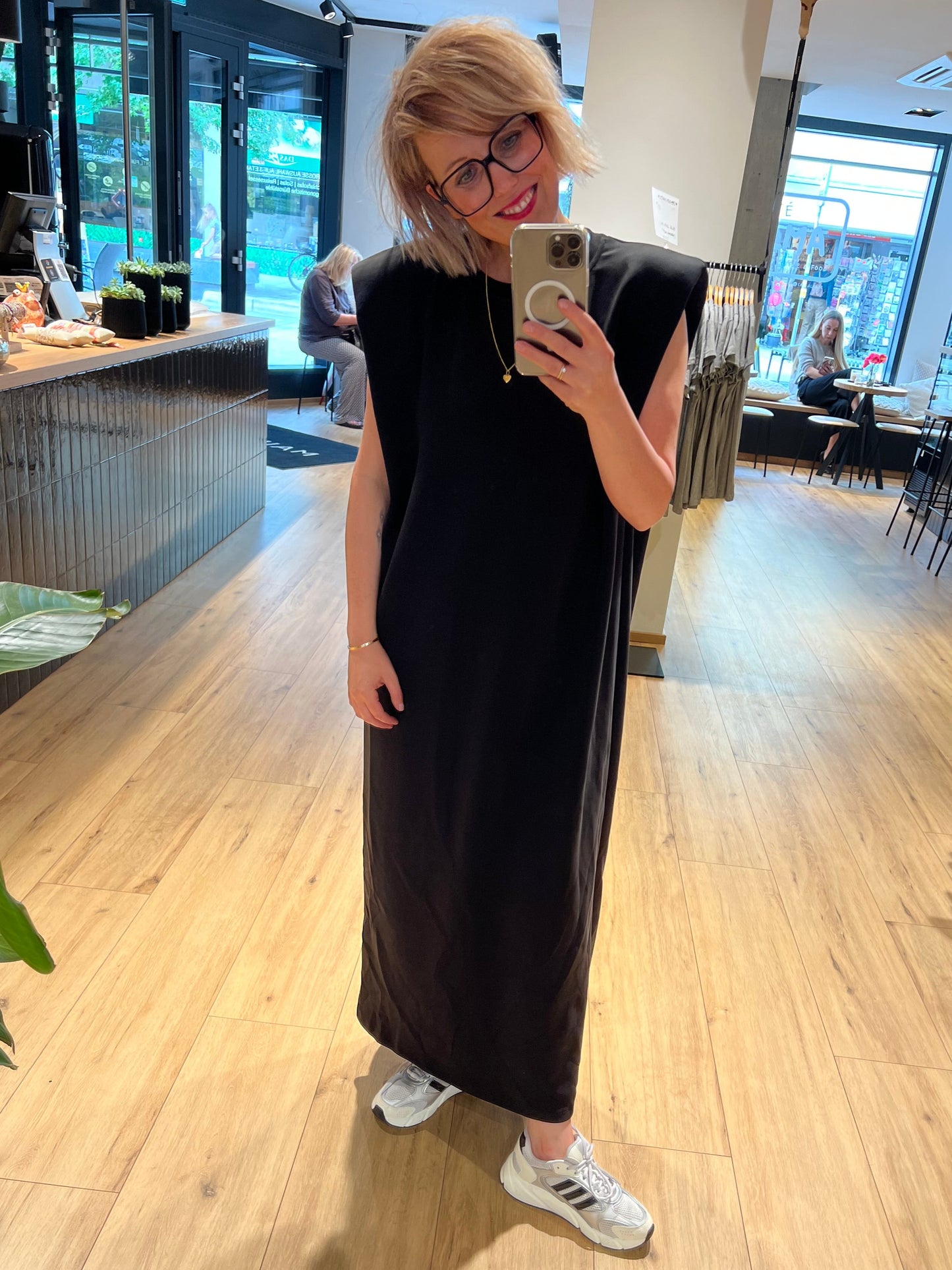Kleid "Karma Schulterdetail" - Versch. Farben