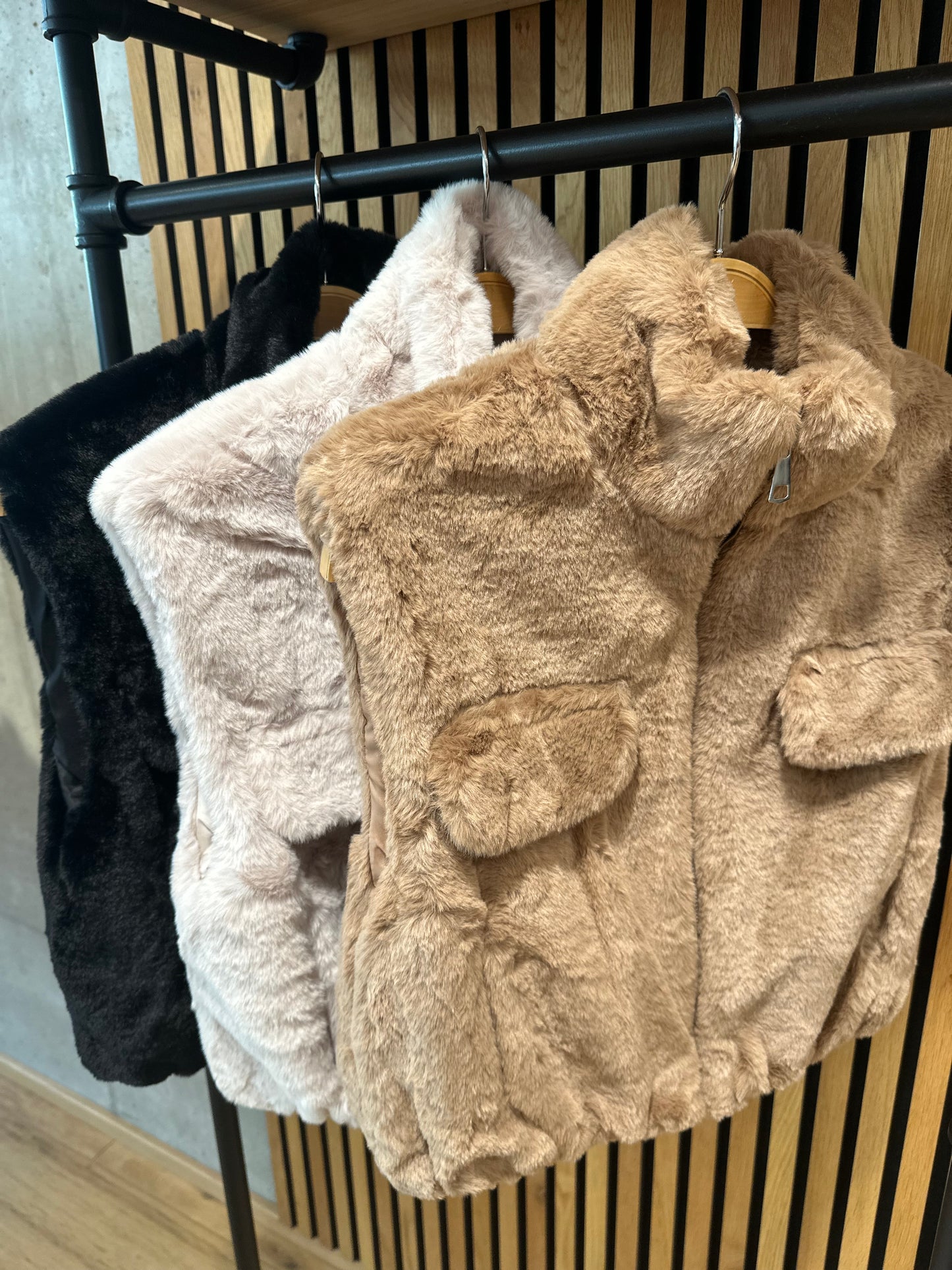 Fellweste "Wilma kurz mit Taschen" - Versch. Farben