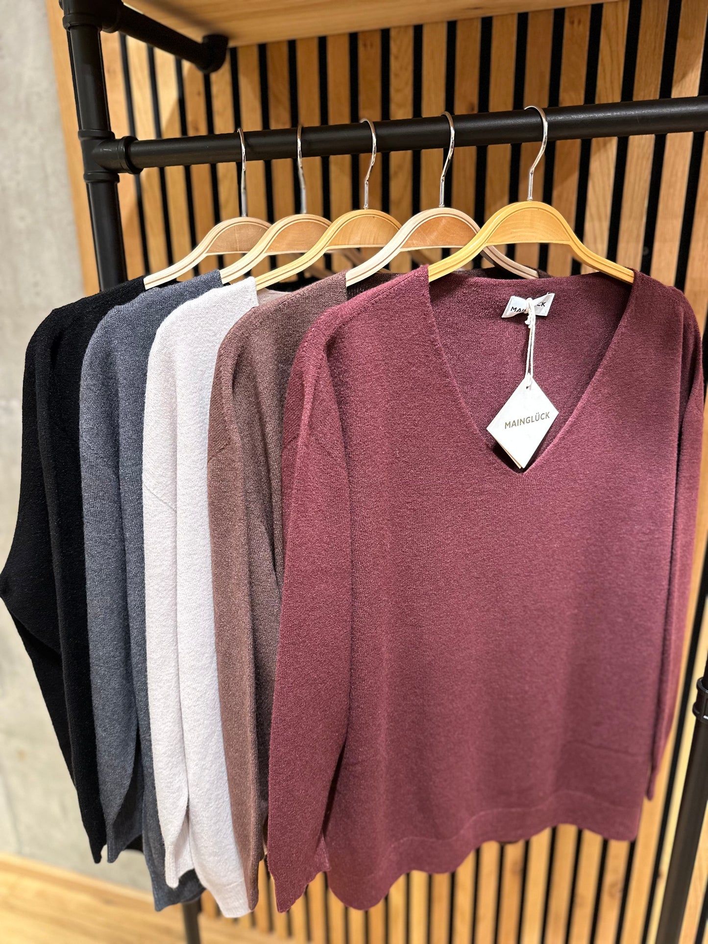 MG-Pulli "Madita V-Neck" - Versch. Farben