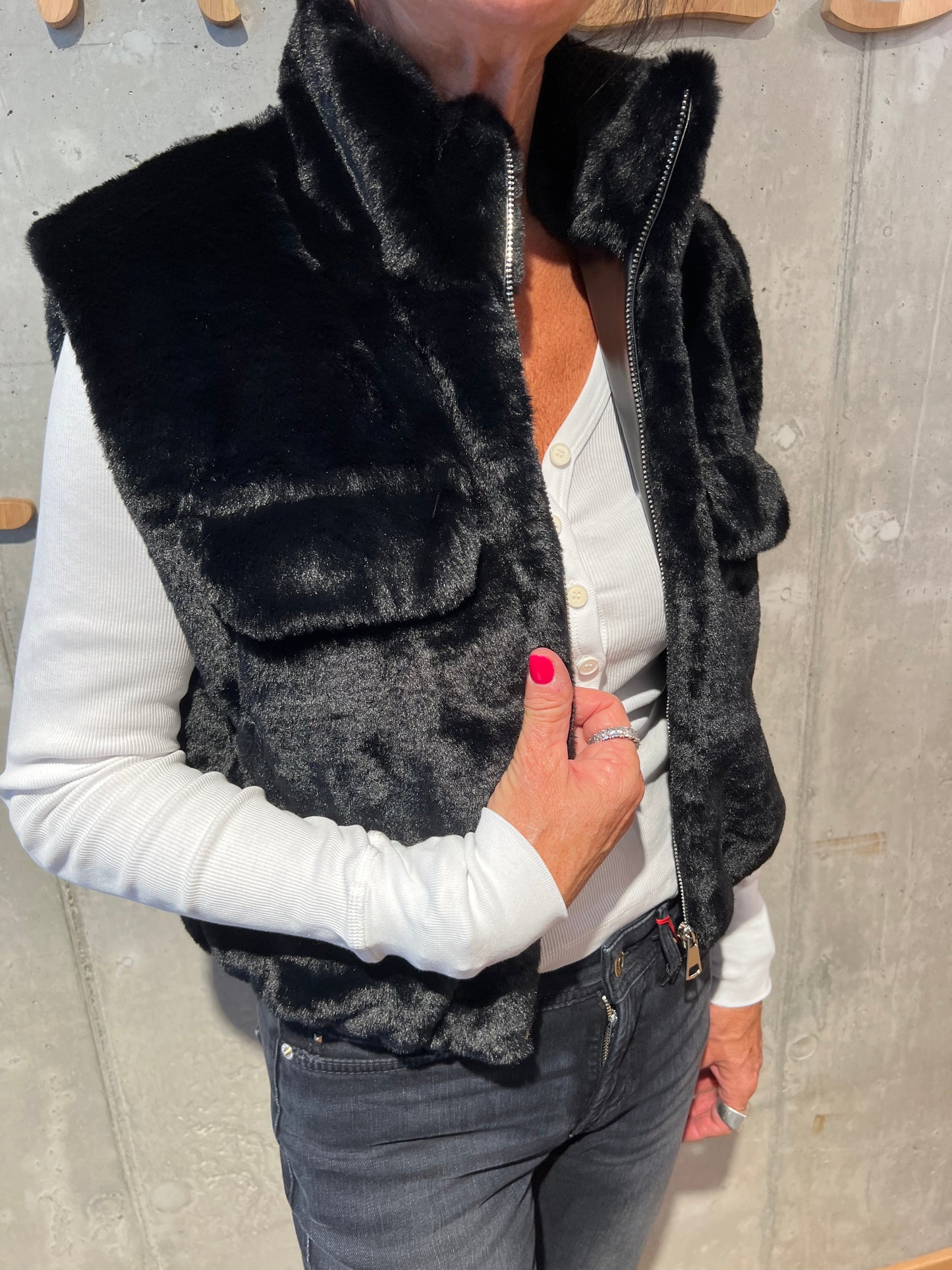 Fellweste "Wilma kurz mit Taschen" - Versch. Farben