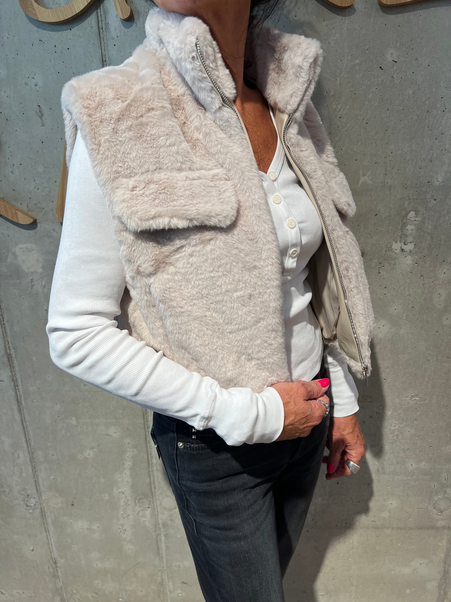 Fellweste "Wilma kurz mit Taschen" - Versch. Farben
