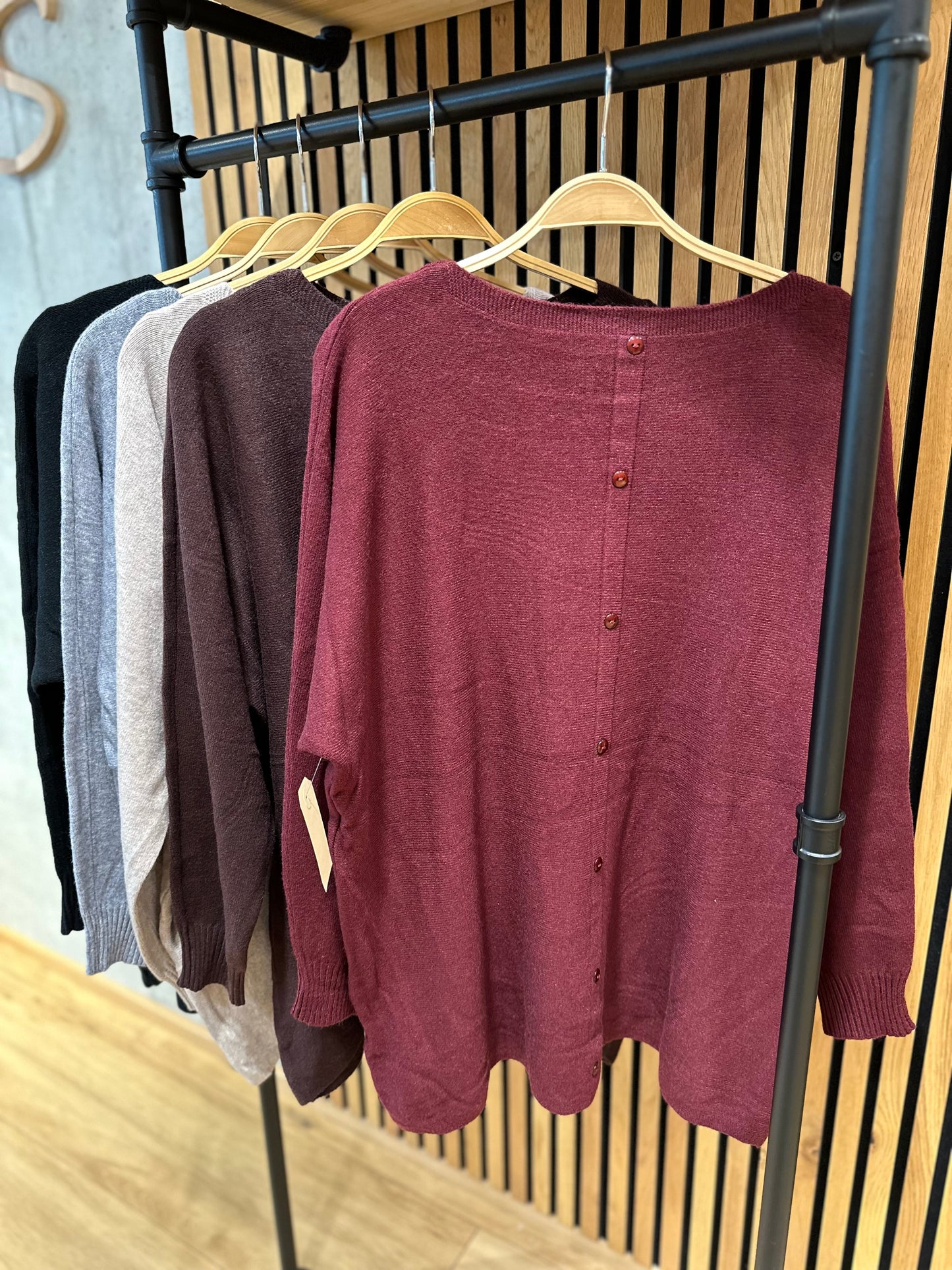 Pulli "Prim mit Knopfleiste hinten" - Versch. Farben