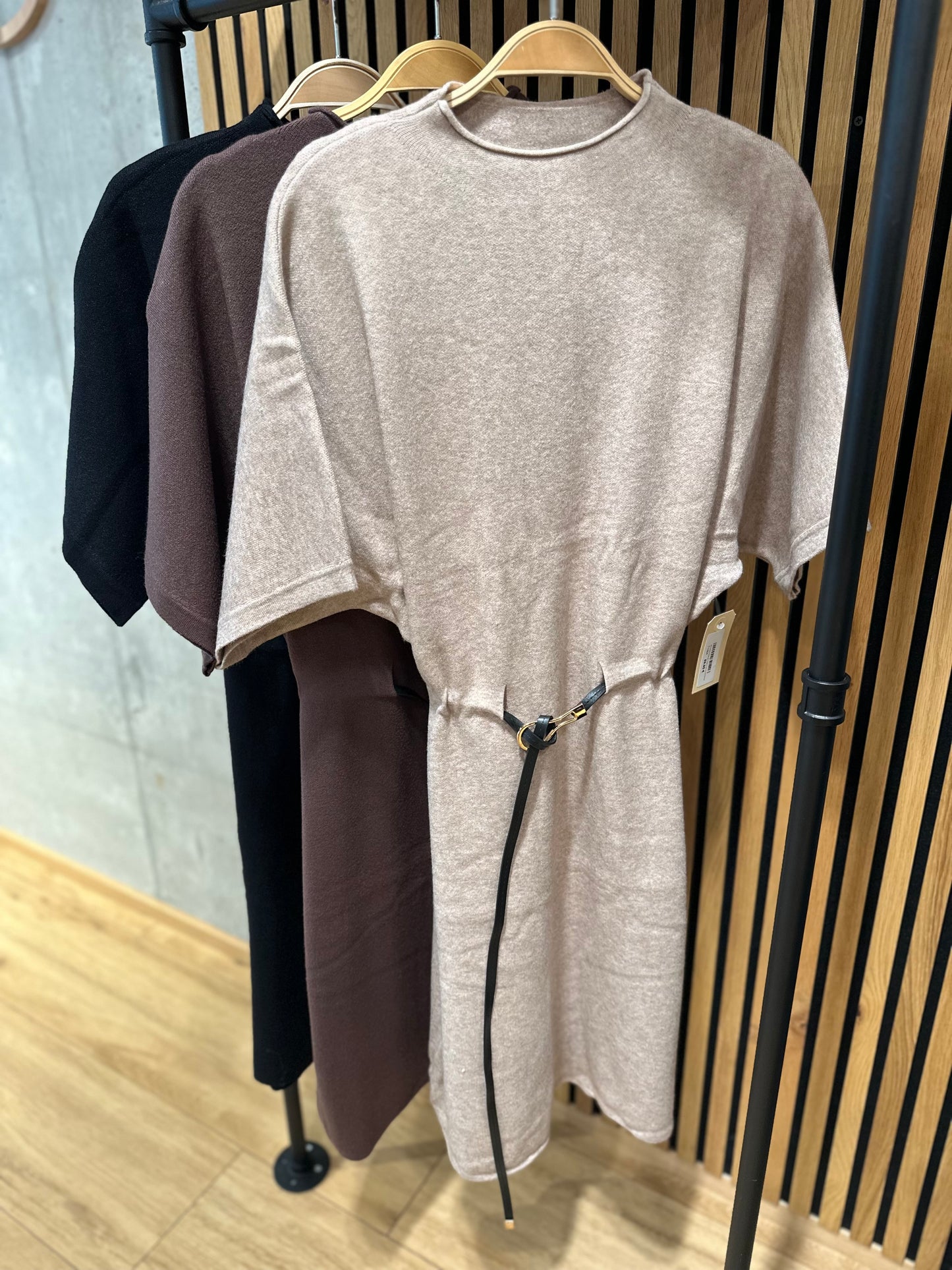 Strickkleid "Stanja 1/2arm mit Gürtel" - Versch. Farben