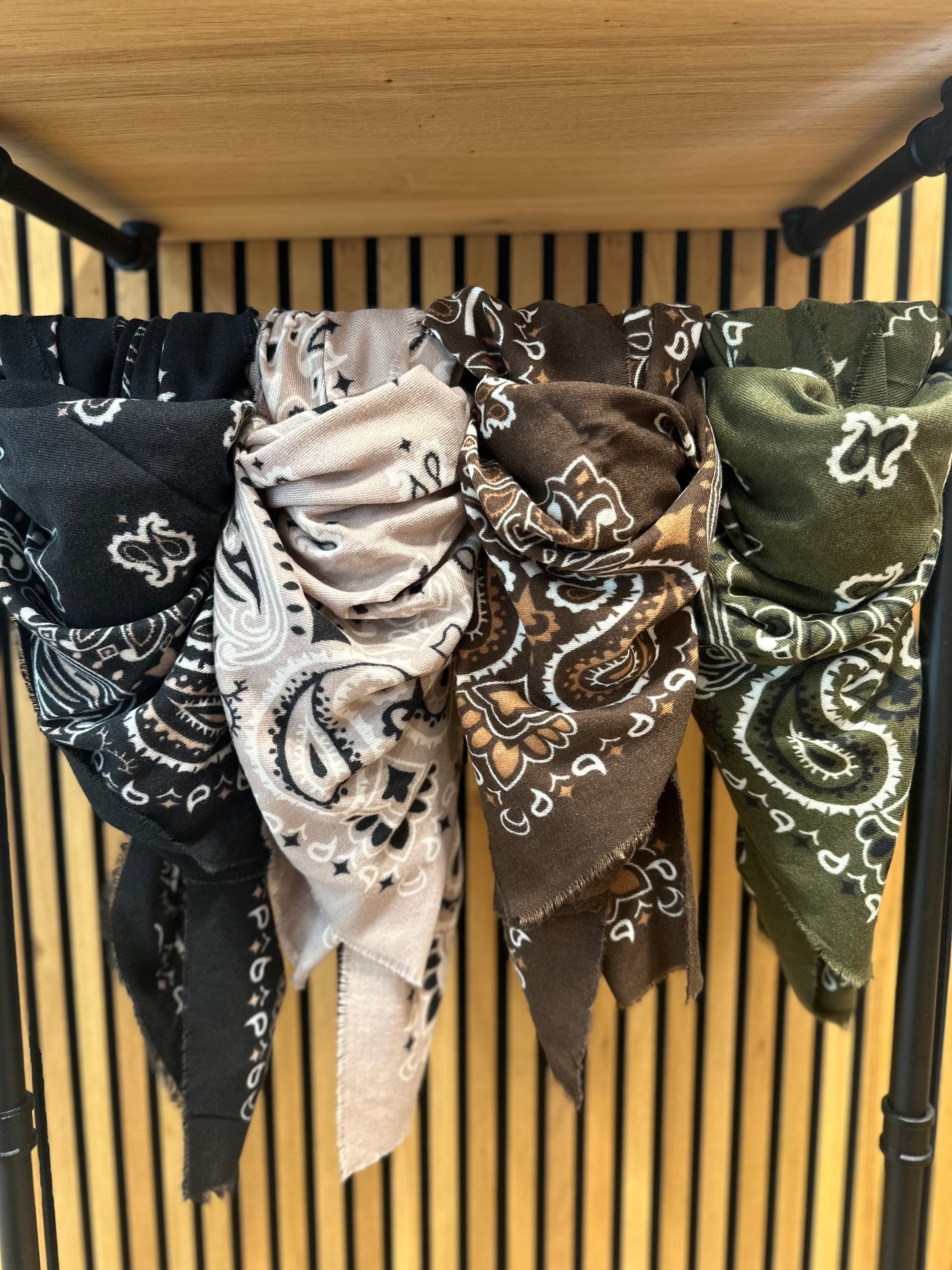 Schal "Anya Paisleymuster" - Versch. Farben