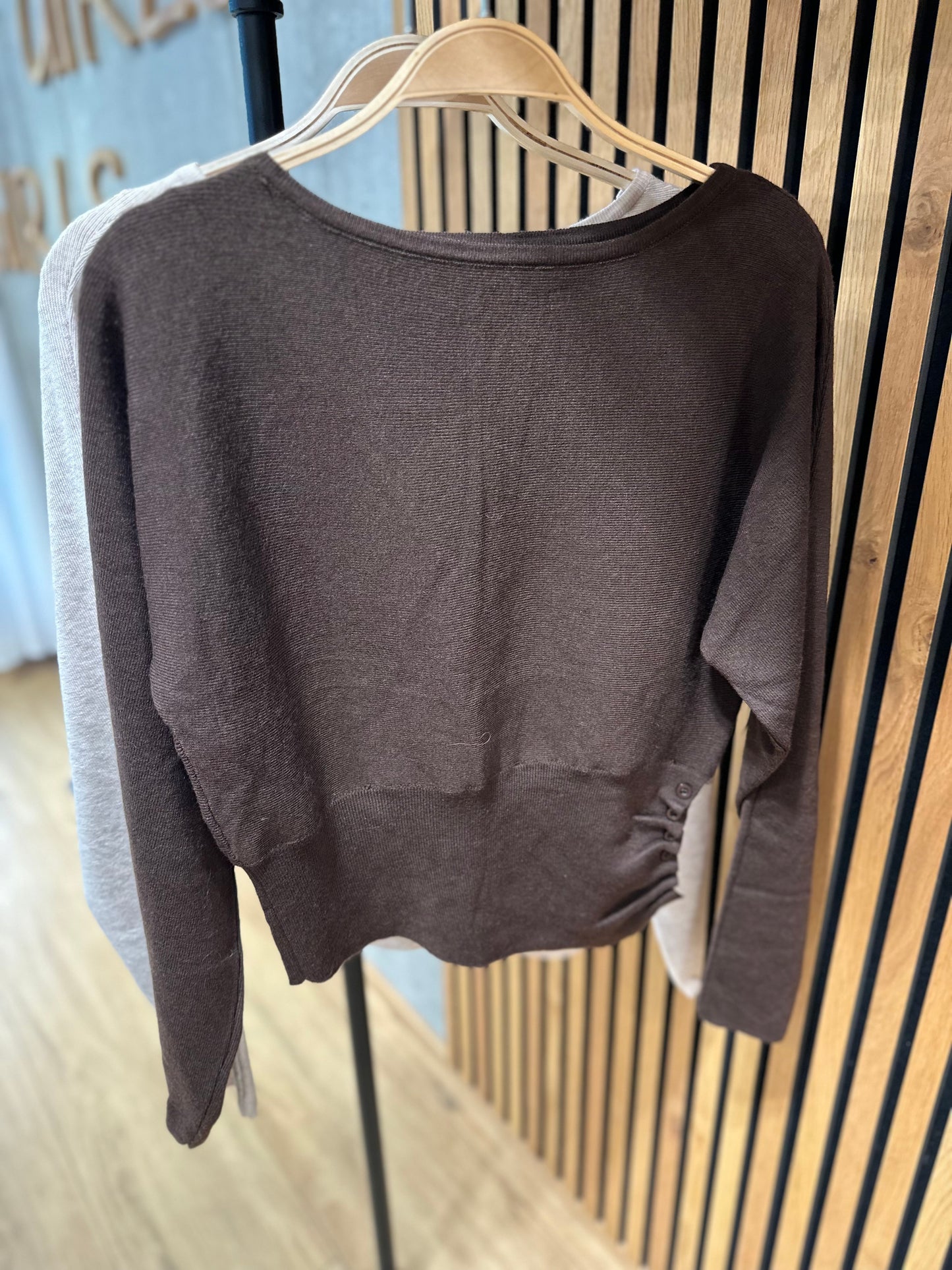 Pulli "Paige mit Knopfdetail" - Versch. Farben