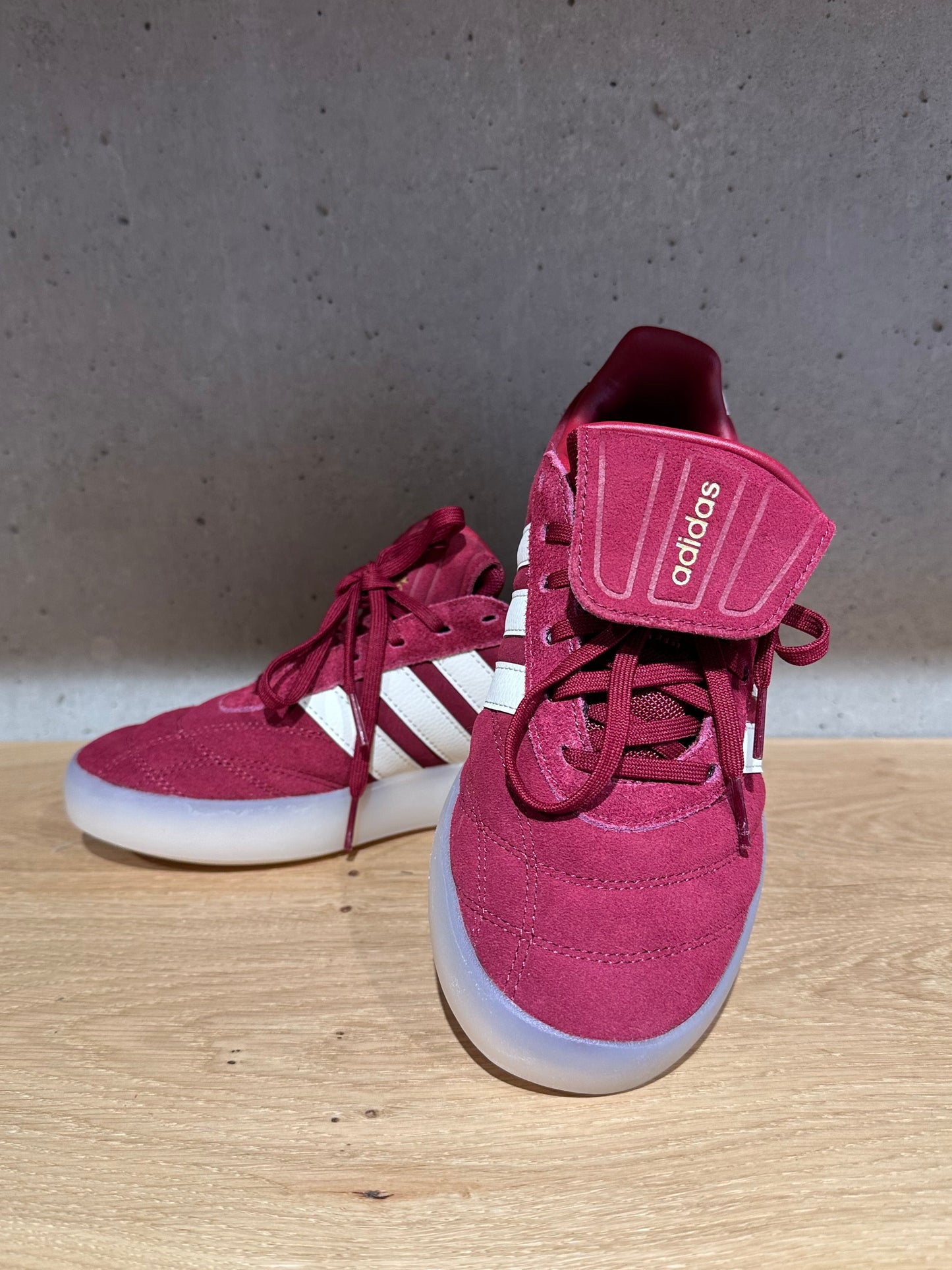 Schuh "Adidas KJ7387" Bordeaux