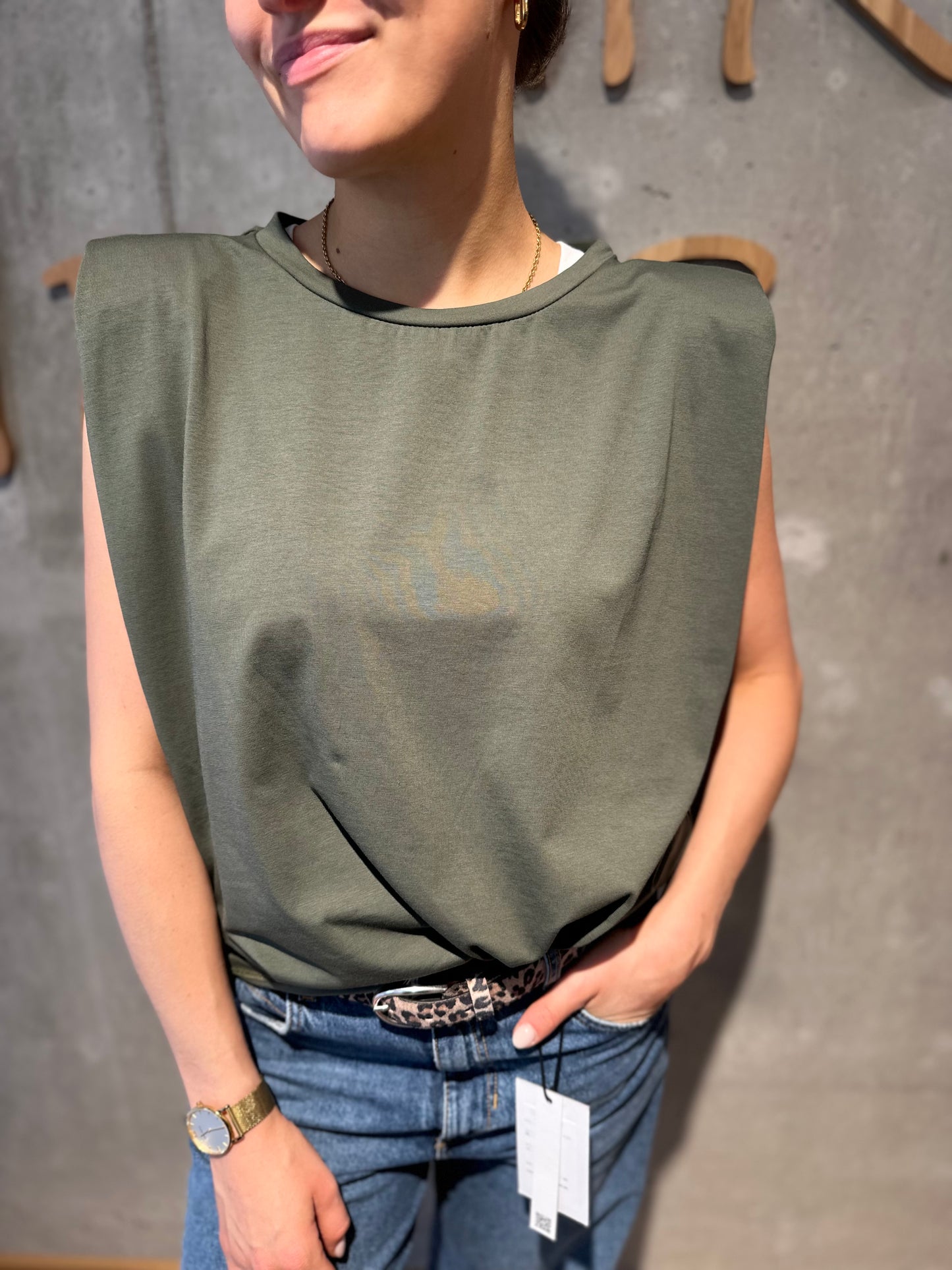 Shirt "Sandy mit Schulterpolster" - Versch. Farben