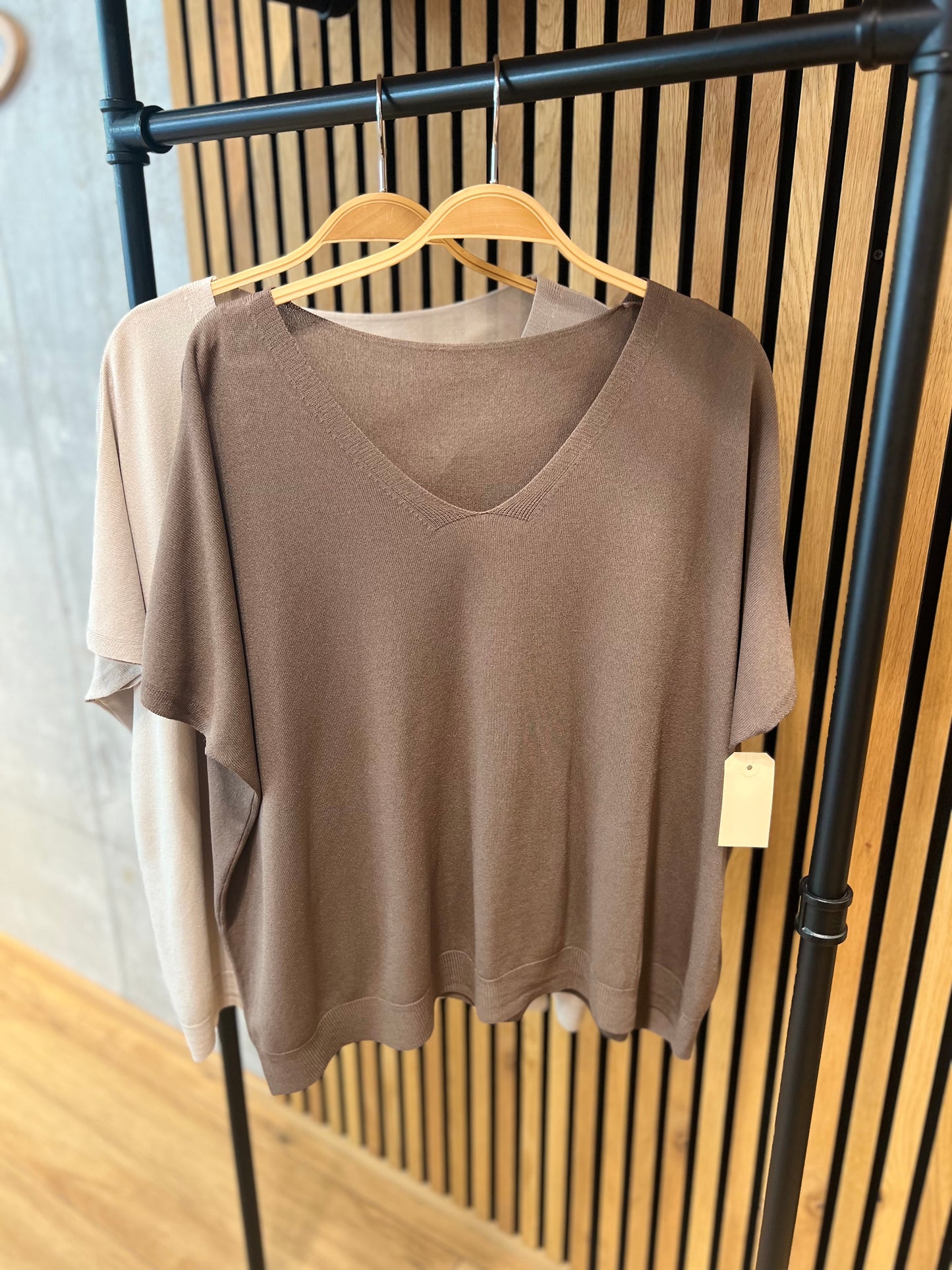 Shirt "Solveig V-Neck" - Versch. Farben