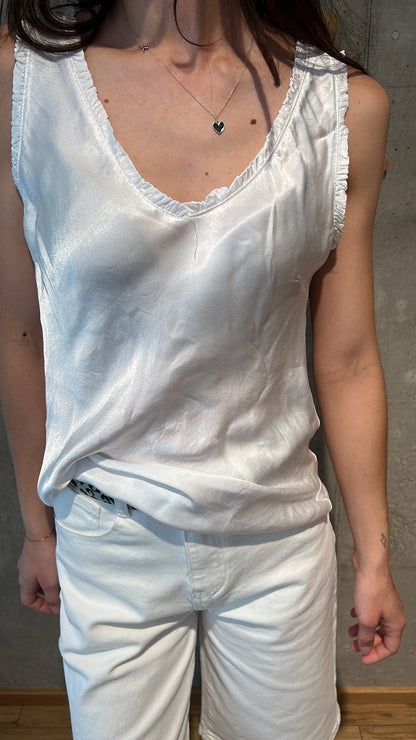 Top "Tasha V-Neck Satin" -versch. Farben