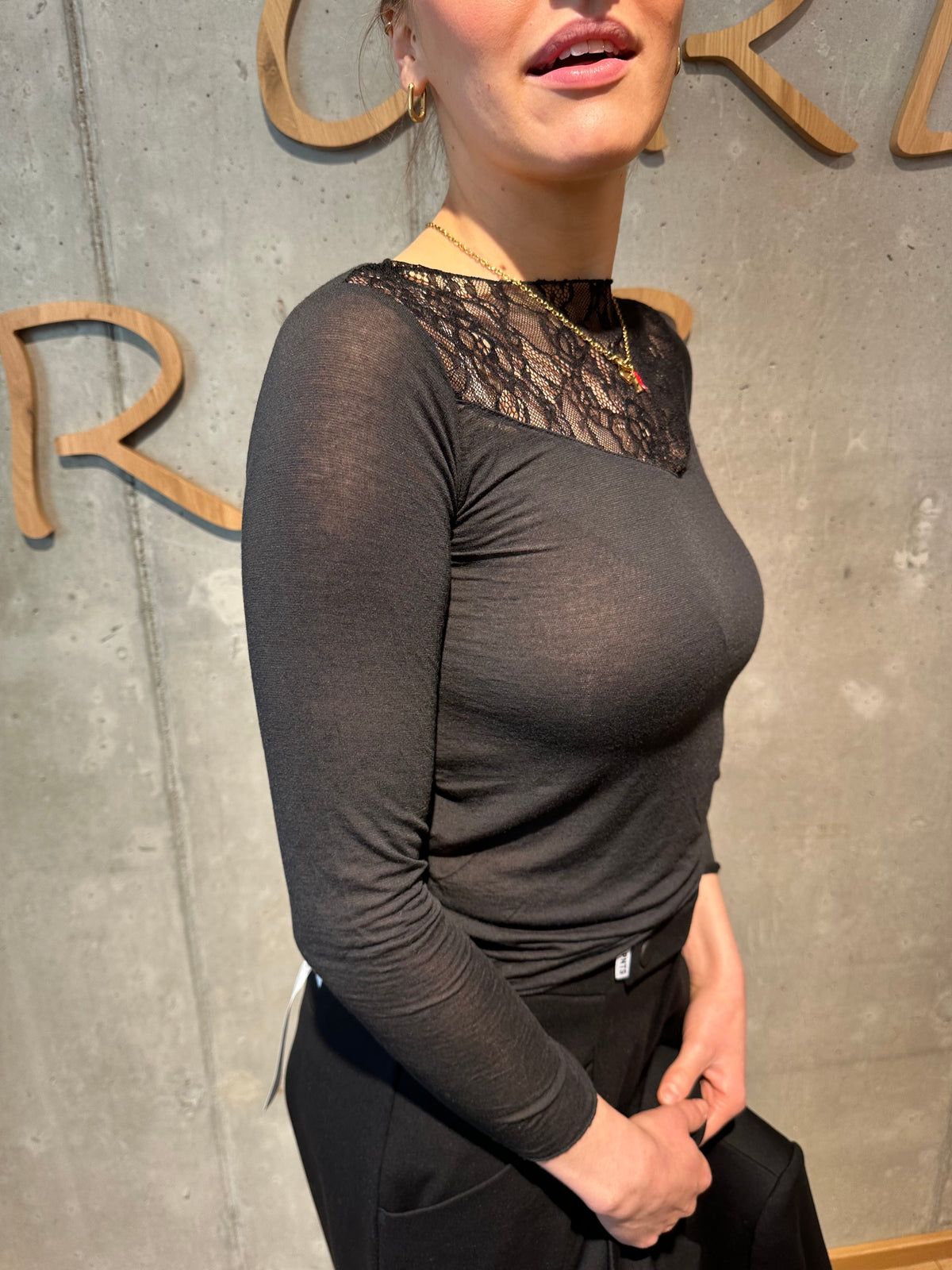 Shirt "Selena mit Spitze" - Versch. Farben
