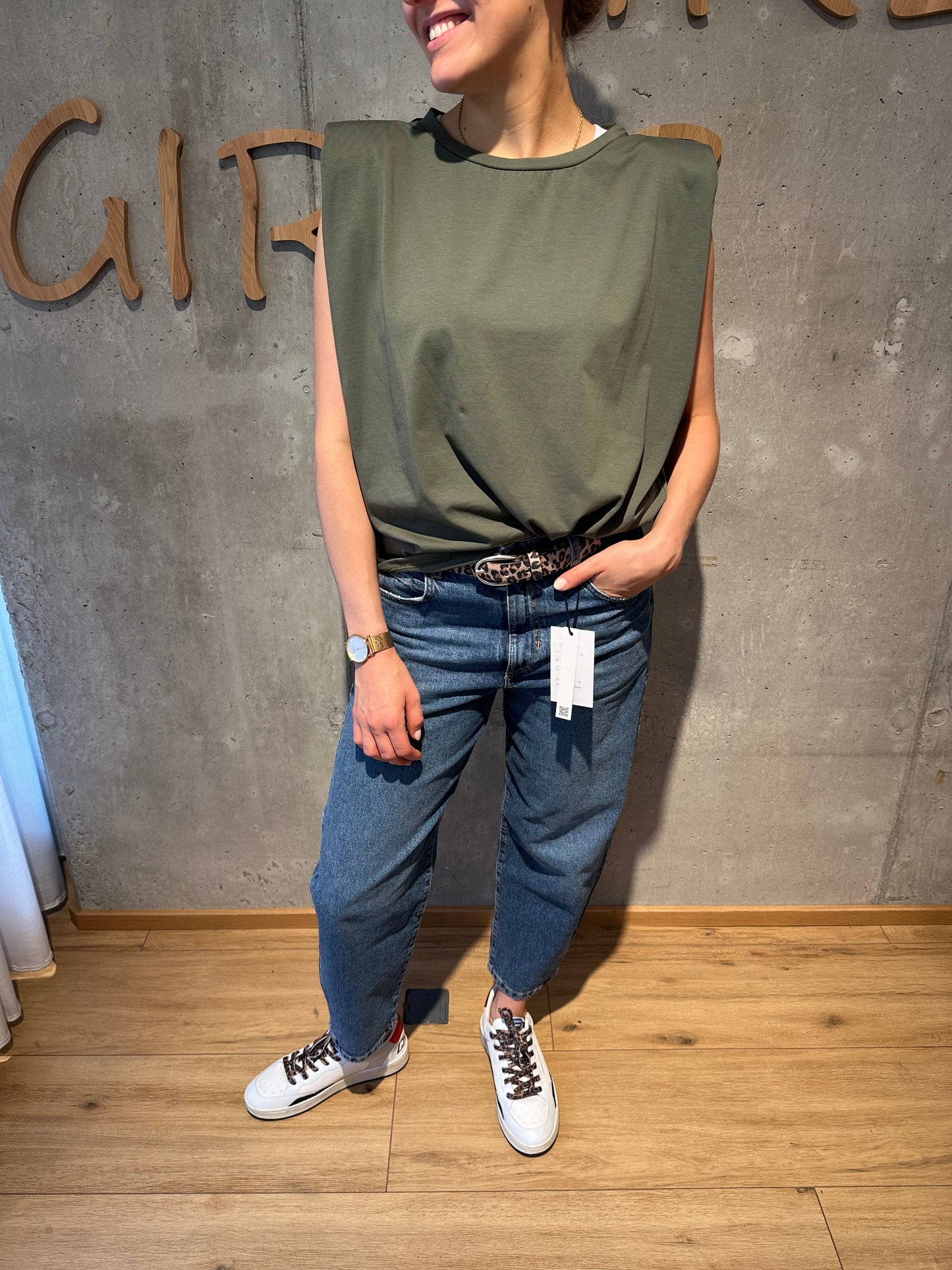 Shirt "Sandy mit Schulterpolster" - Versch. Farben