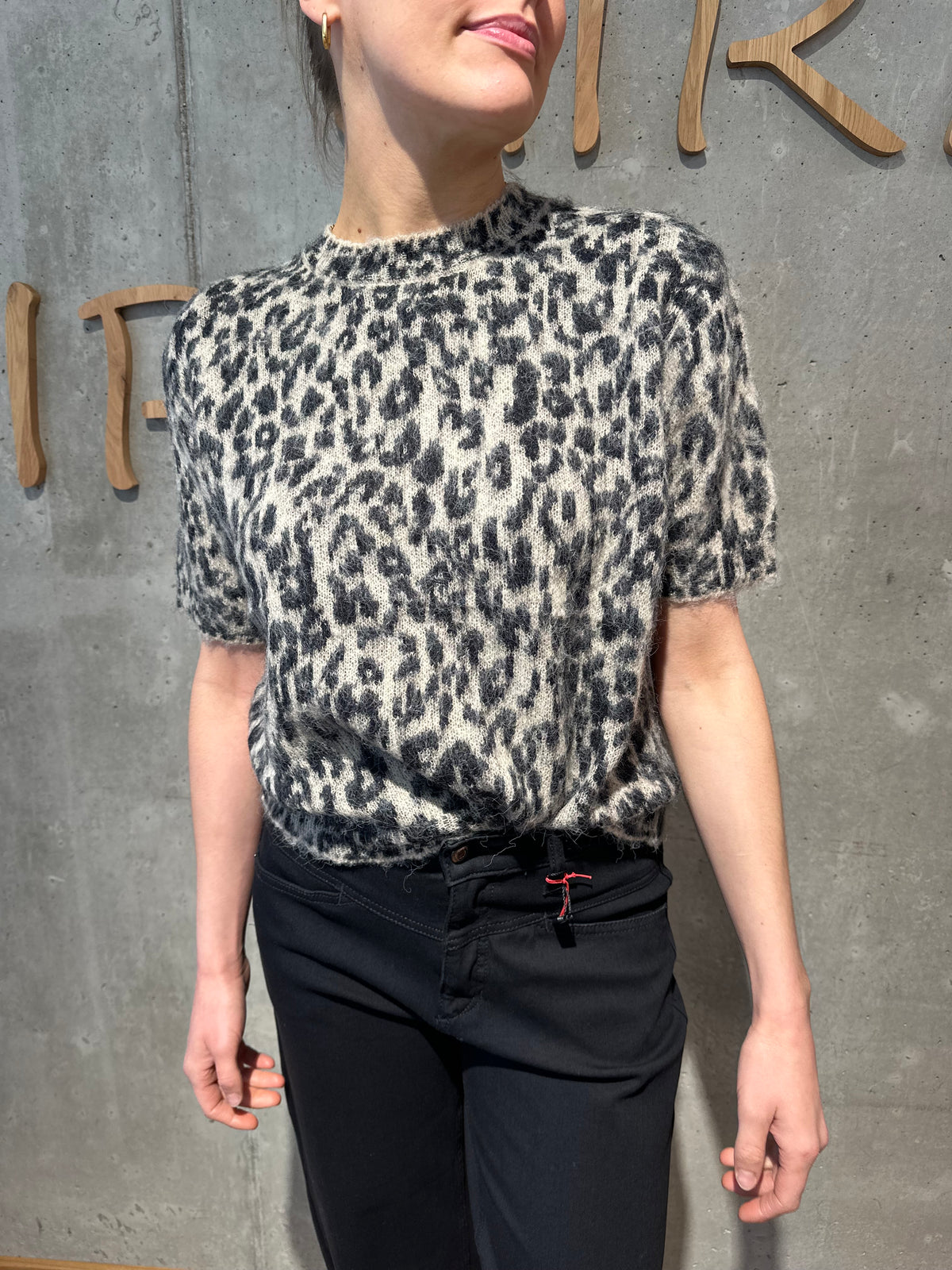 Leo-Pulli "Laura kurzarm" Hellbeige Schwarz