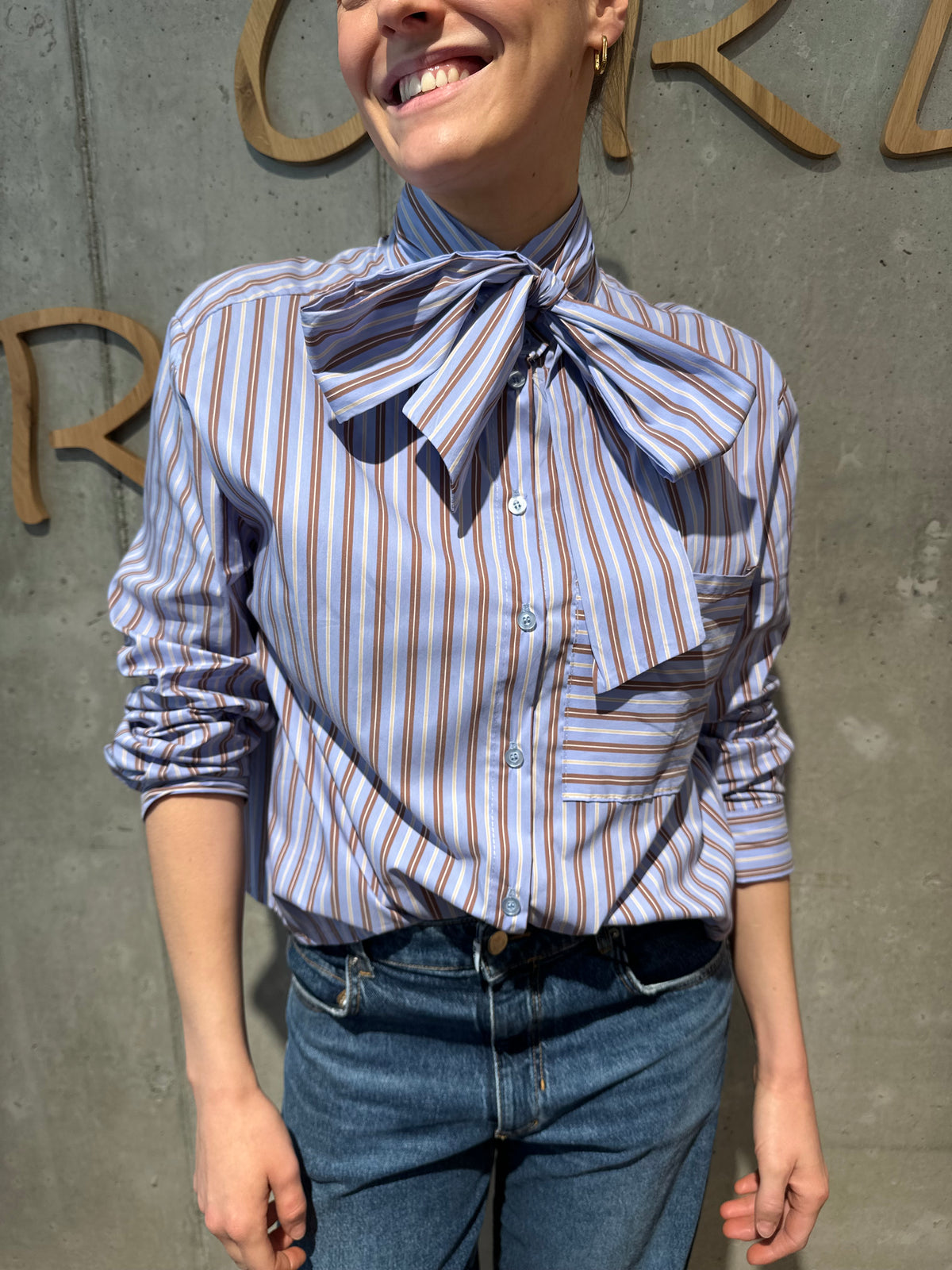 Bluse "Bea mit Schluppe" HellblauBeigeBraun gestreift