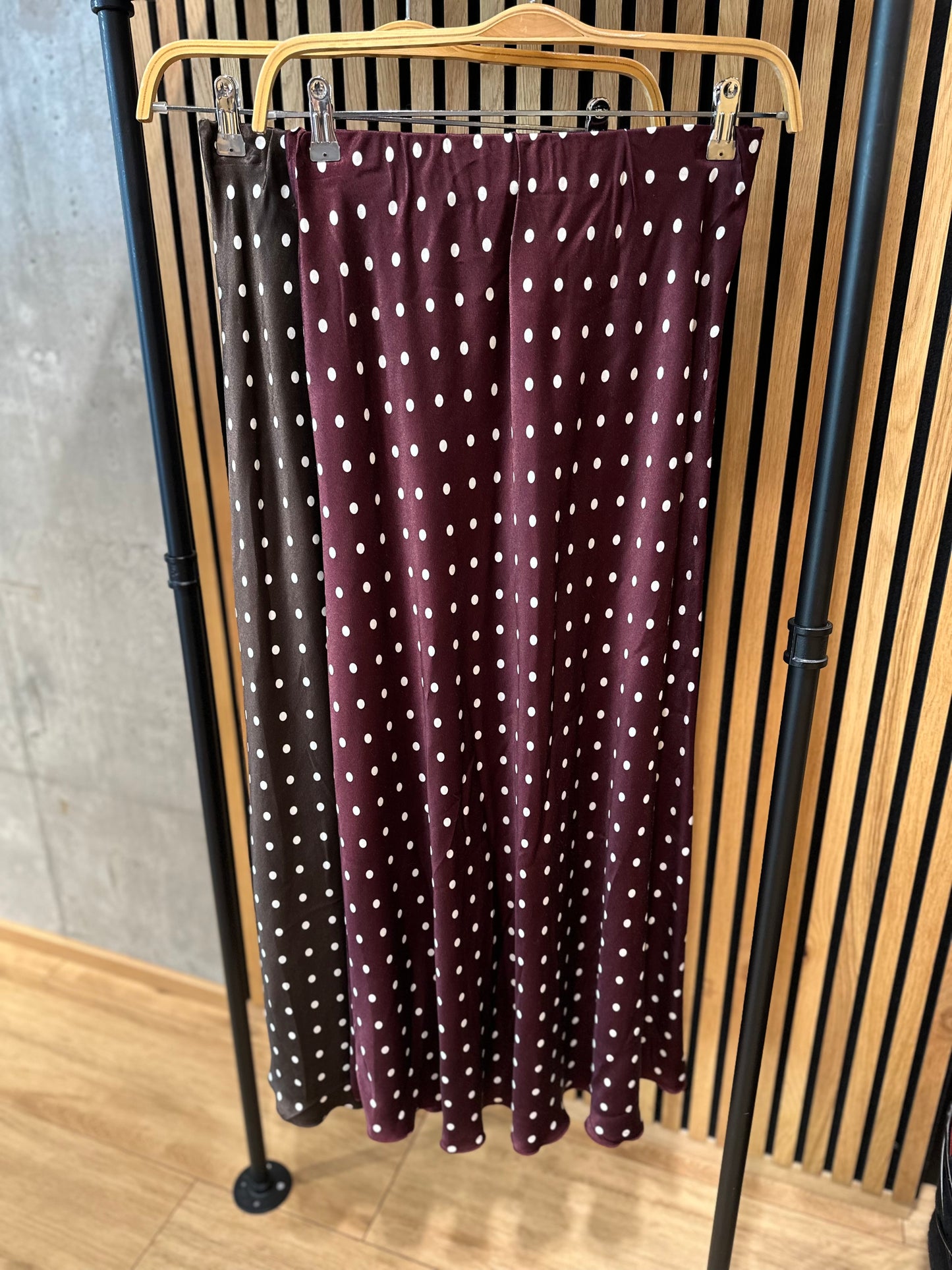 Rock "Ruby mit weißen Punkten - Versch. Farben