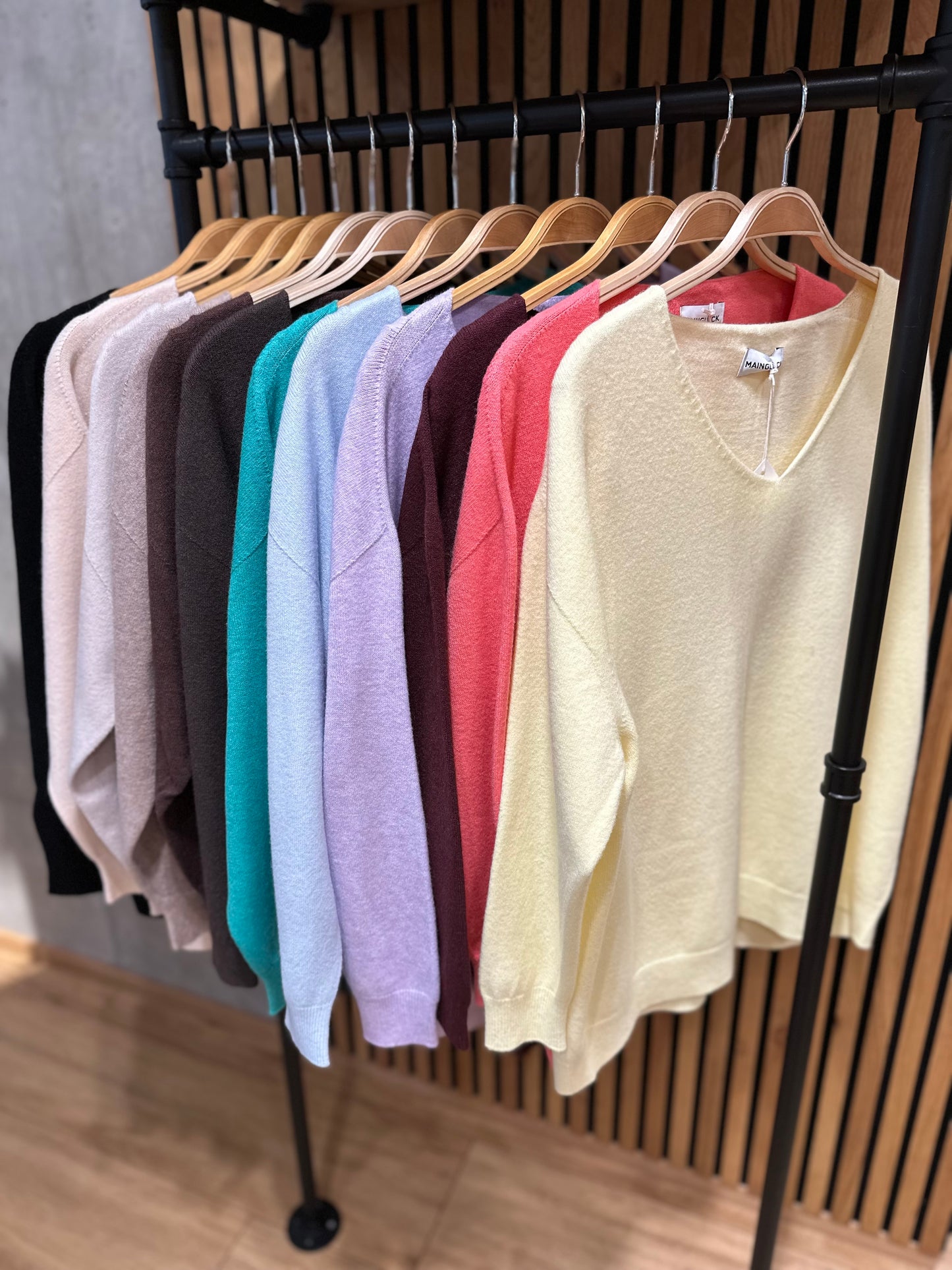 MG-Pulli "Madita V-Neck" - Versch. Farben