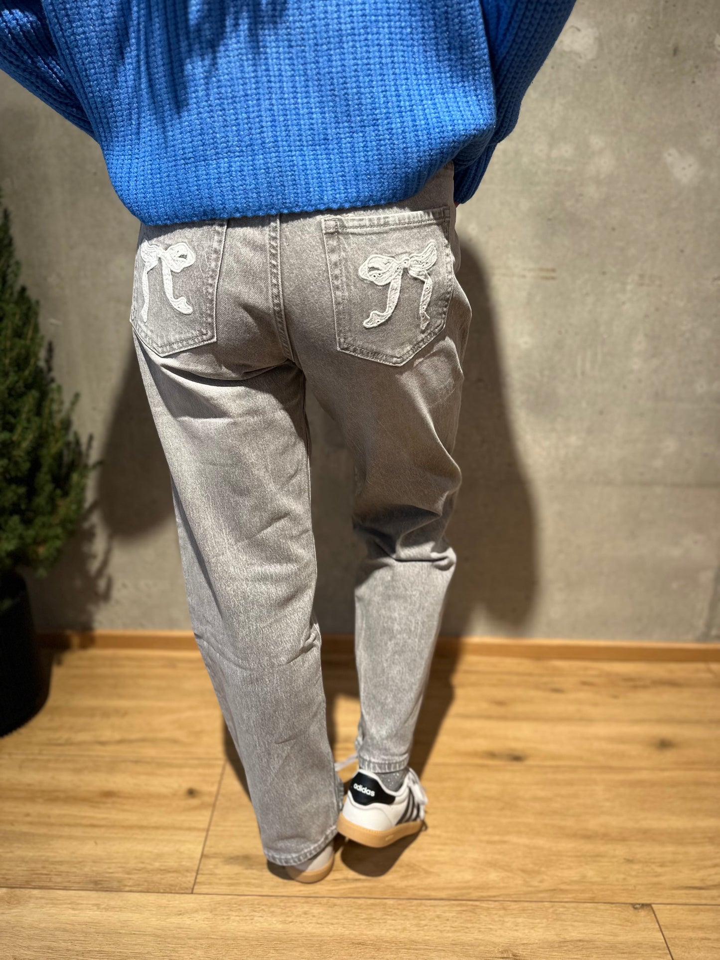 Jeans "Jane mit Schleife hinten" - Versch. Farben