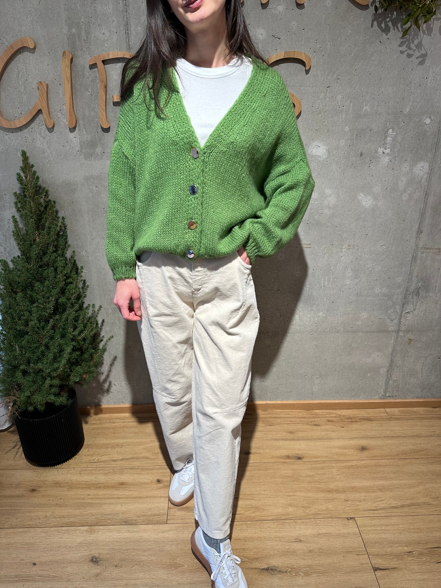 Strickjacke "Sonja mit Goldknöpfen" - Versch. Farben