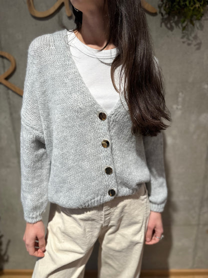 Strickjacke "Sonja mit Goldknöpfen" - Versch. Farben