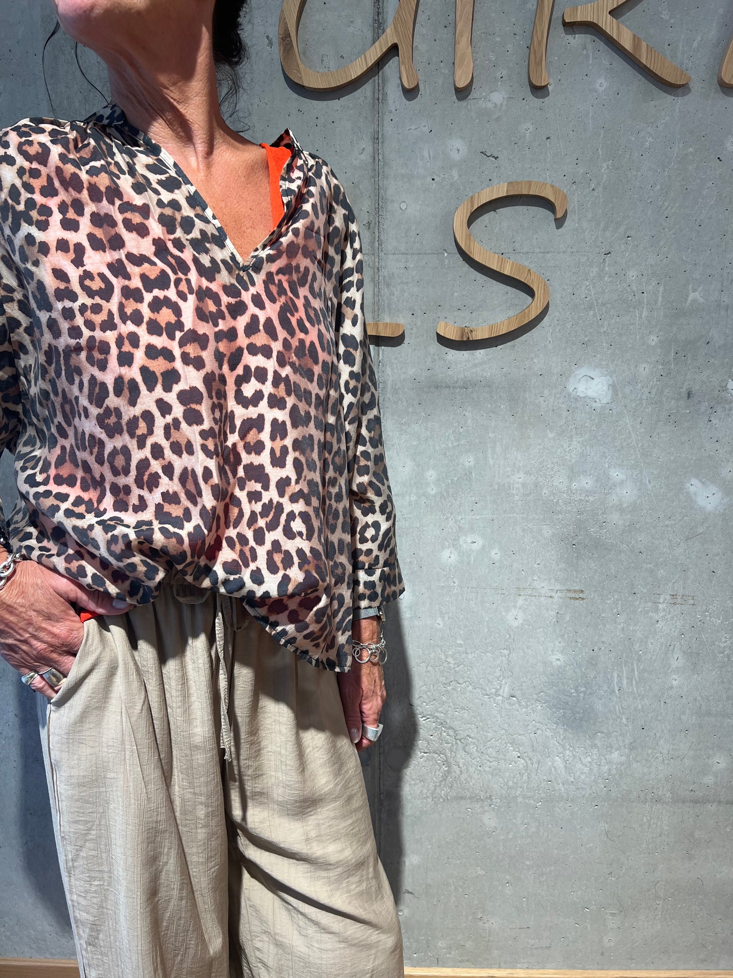 Leo-Bluse "Loredana" BeigeTaupeSchwarz