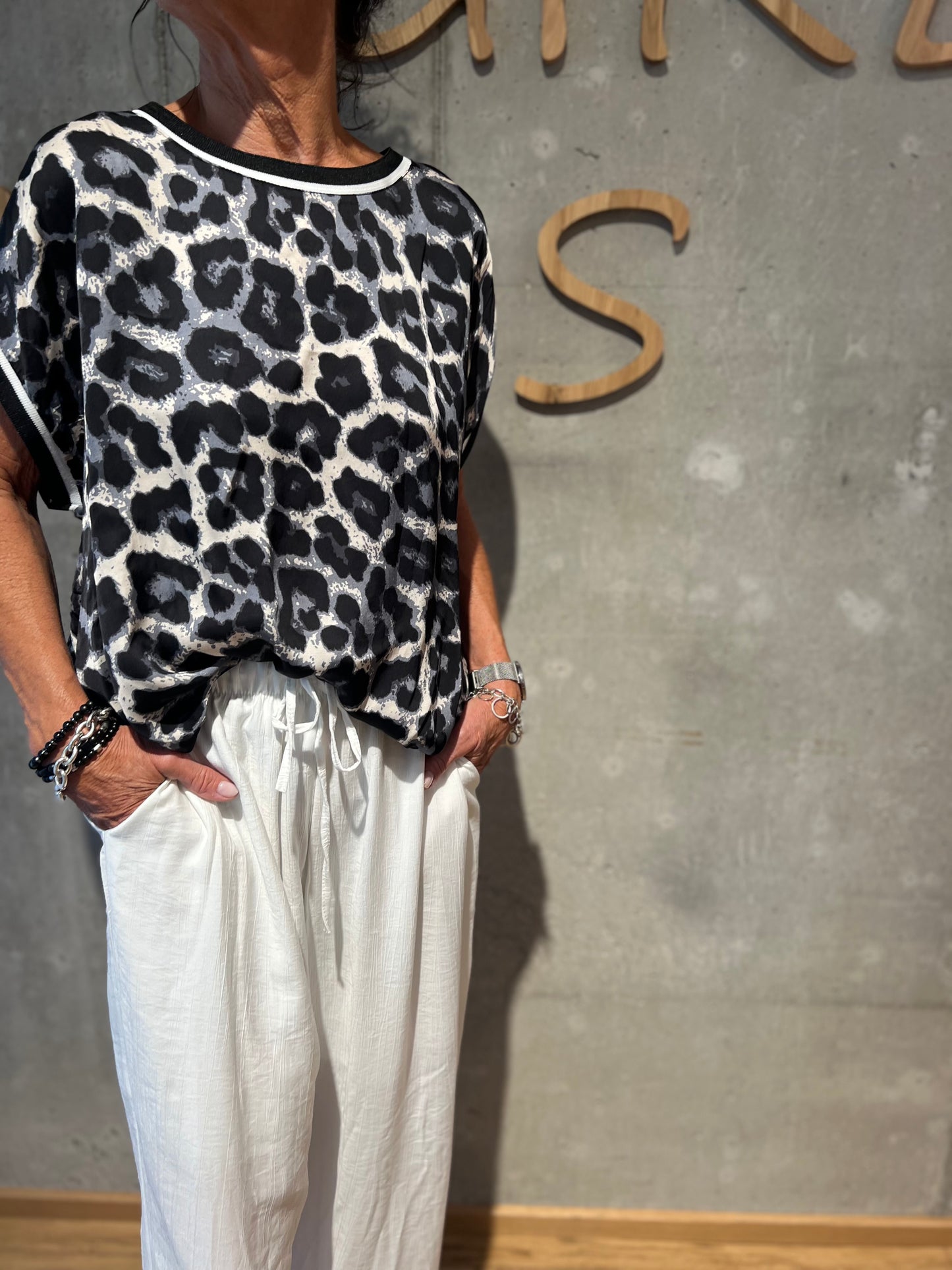 Leo-Shirt "Leana mit College-Rand" - Versch. Farben