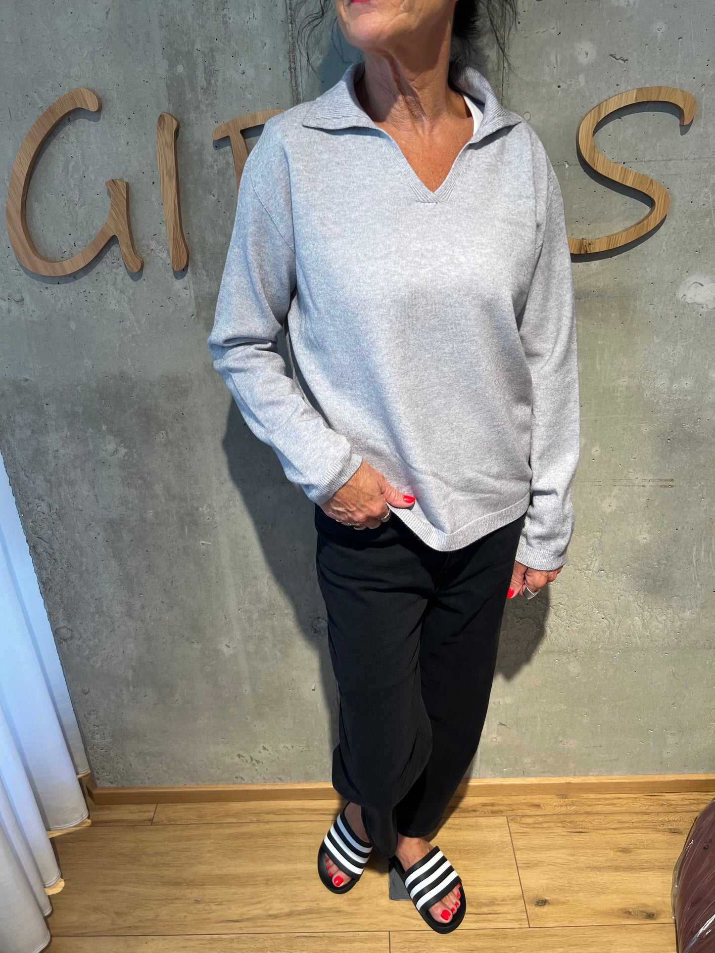 MG-Pulli "Mika mit Kragen & V-Neck" - Versch. Farben