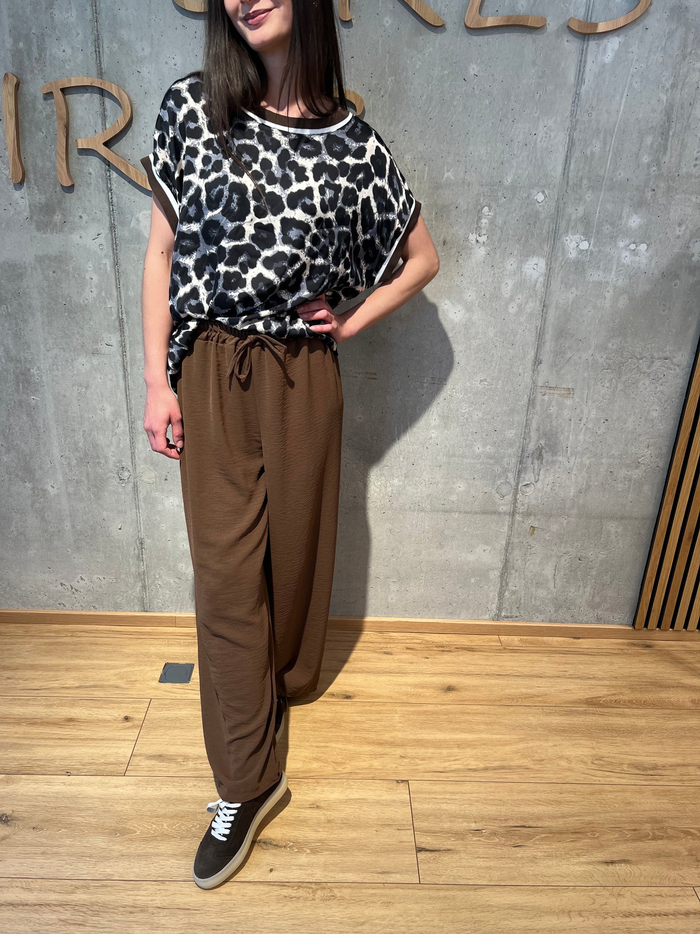 Leo-Shirt "Leana mit College-Rand" - Versch. Farben