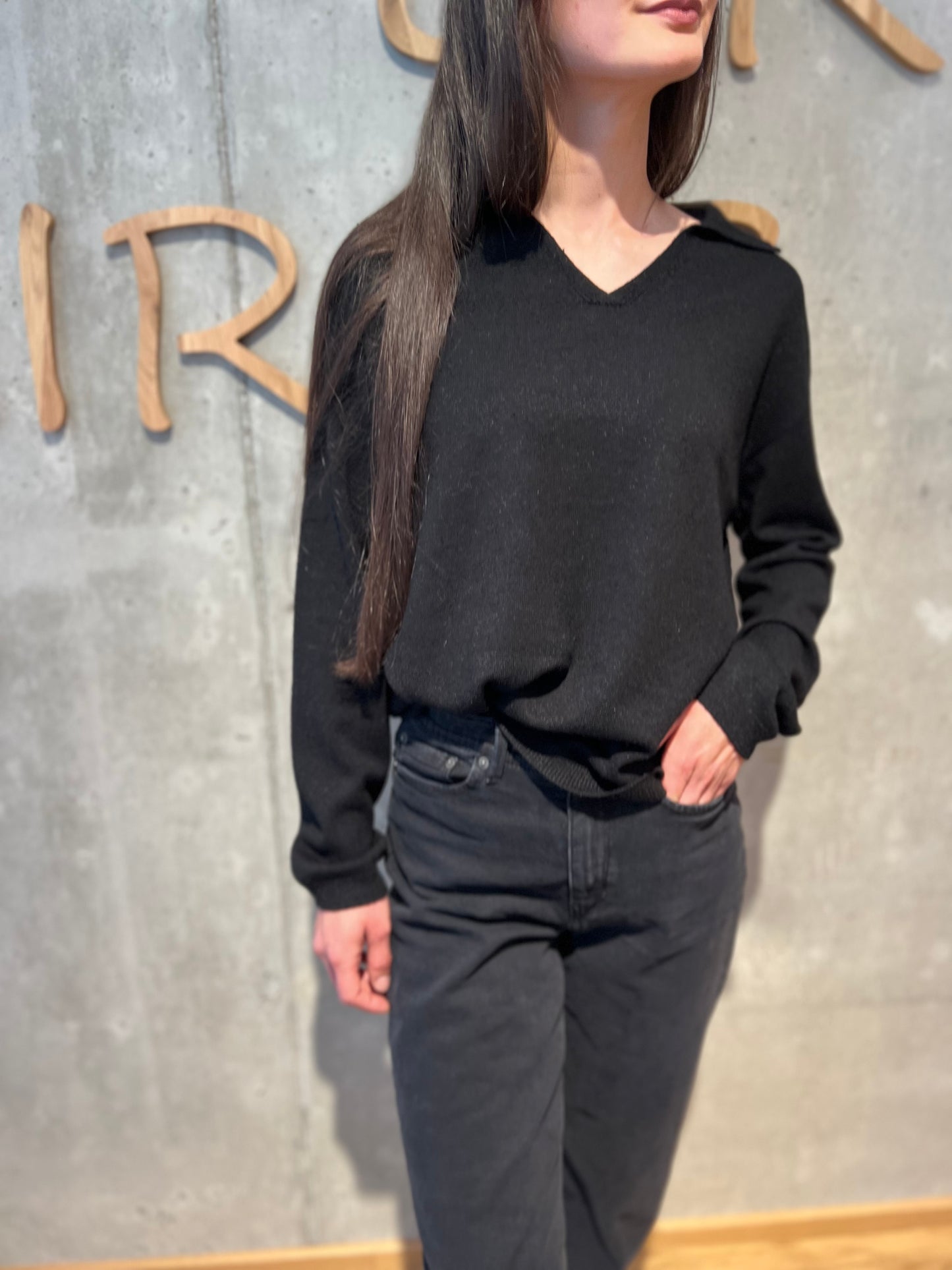 MG-Pulli "Mika mit Kragen & V-Neck" - Versch. Farben