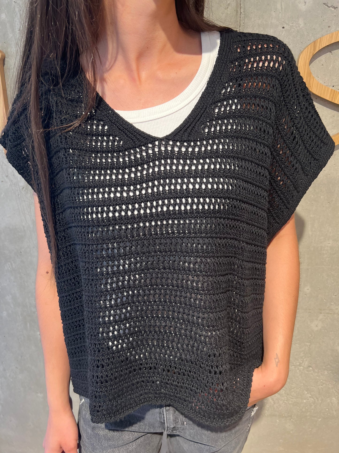Häkelshirt "Halsey V-Neck" - Versch. Farben