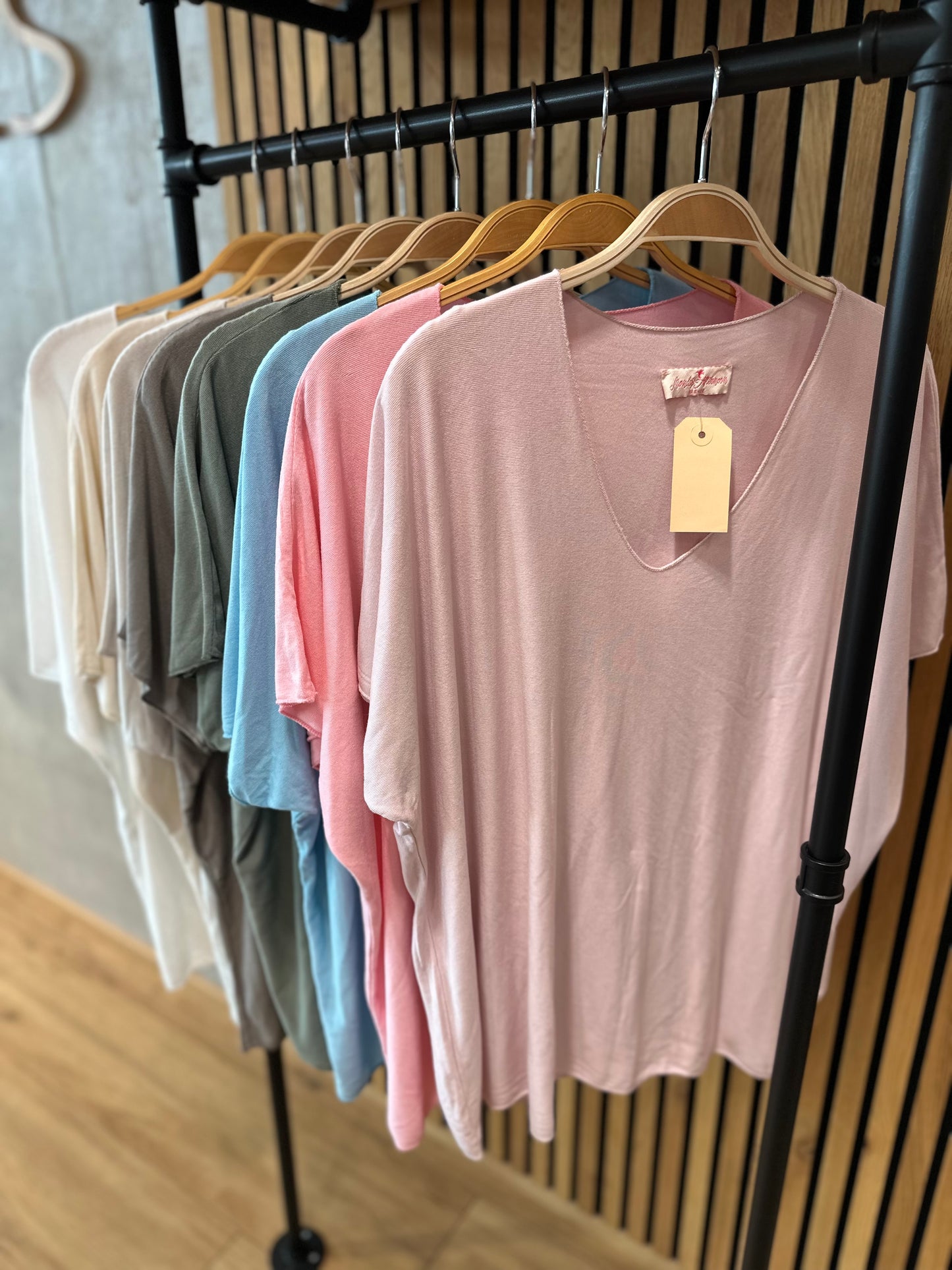 Shirt "Svantje V-Neck" - Versch. Farben