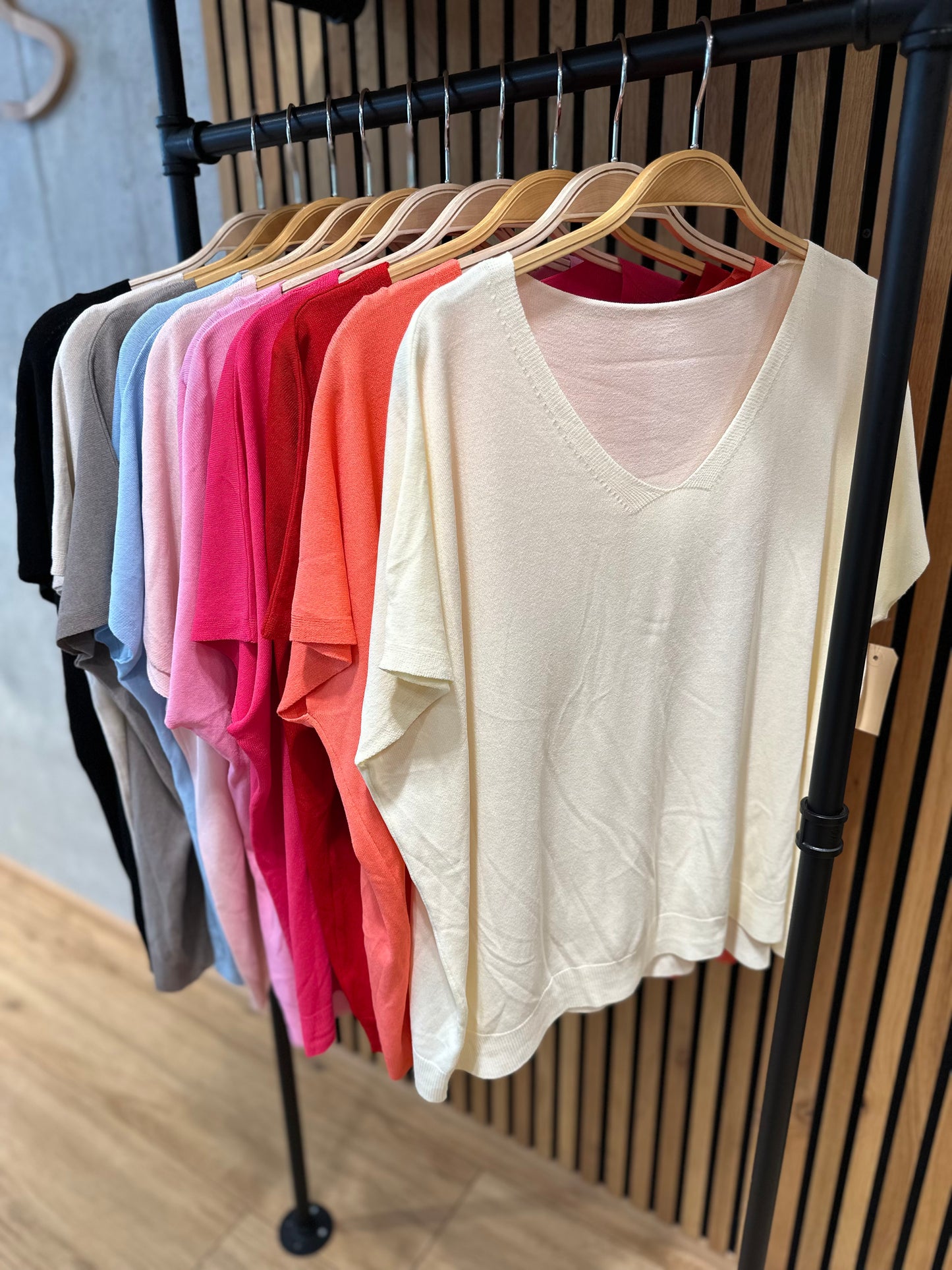 Shirt "Solveig V-Neck" - Versch. Farben