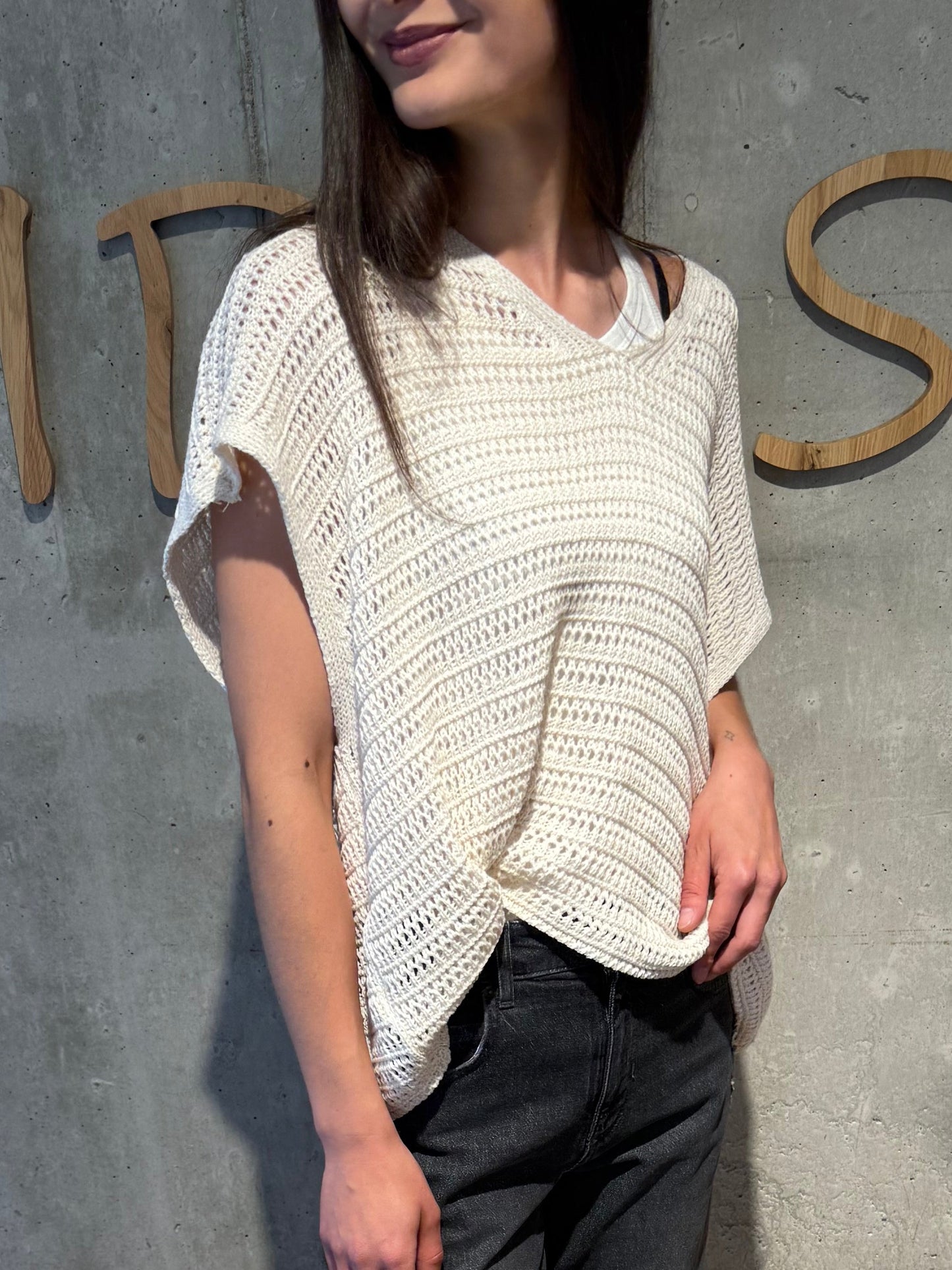 Häkelshirt "Halsey V-Neck" - Versch. Farben