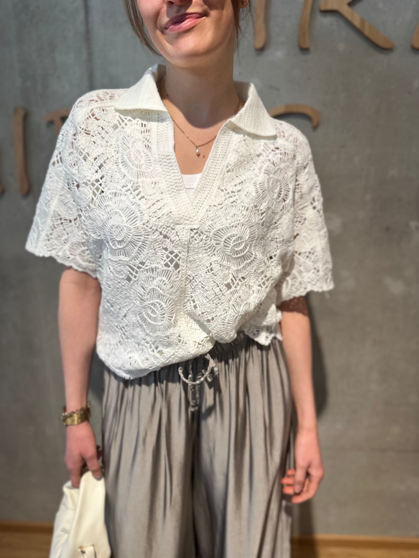 Häkelshirt "Sindy V-Neck" - Versch. Farben