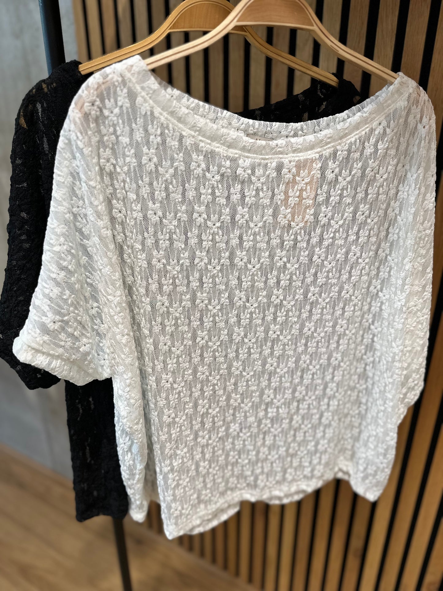 Spitzenshirt "Stella oversized" - Versch. Farben