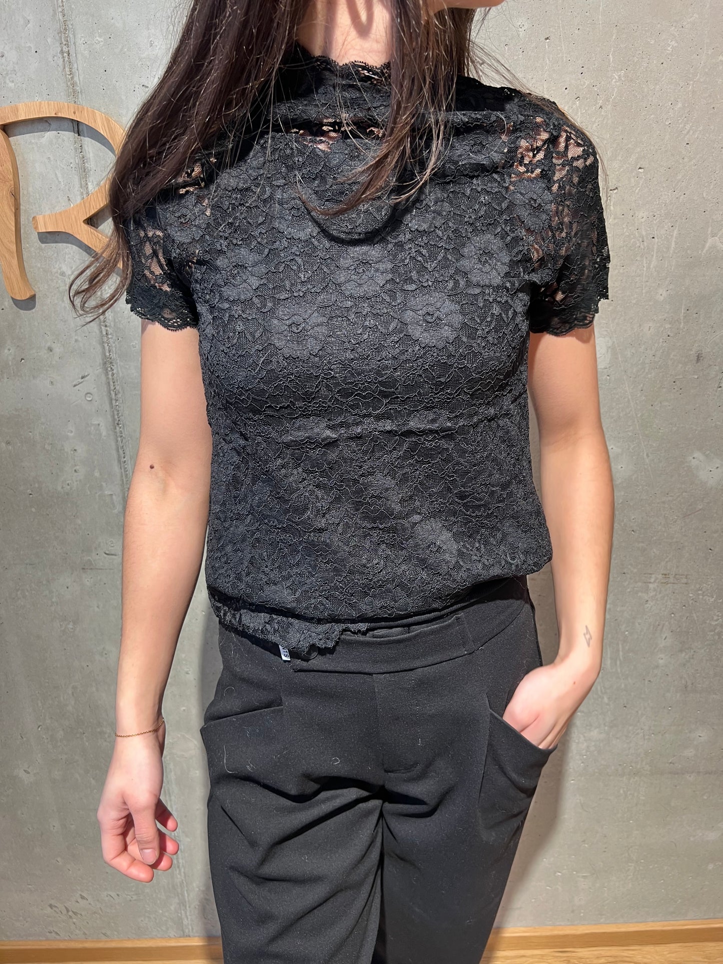 Spitzenshirt "Shania kurzarm" schwarz