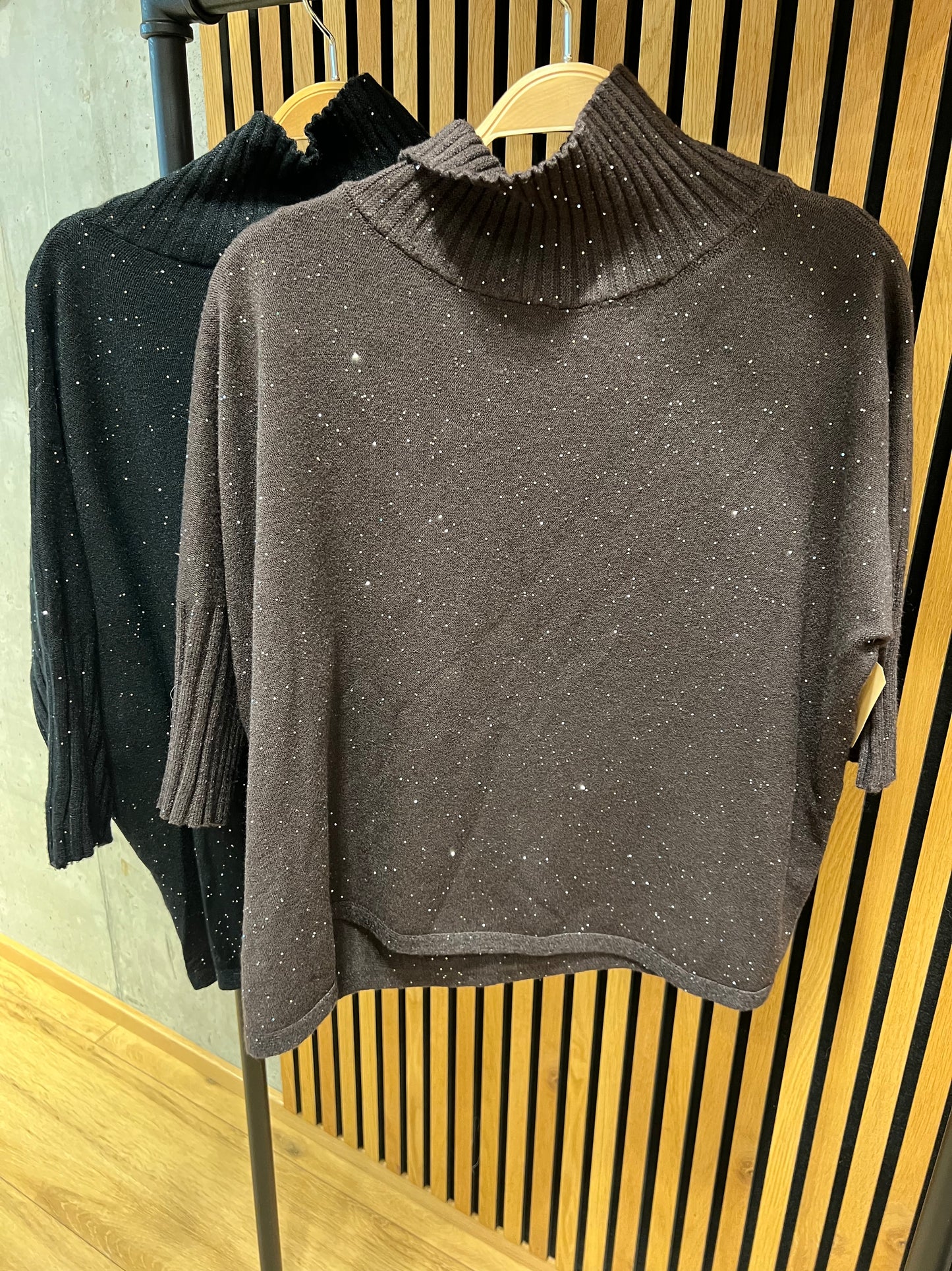 Pulli "Pola mit Glitzersteinen" versch. Farben